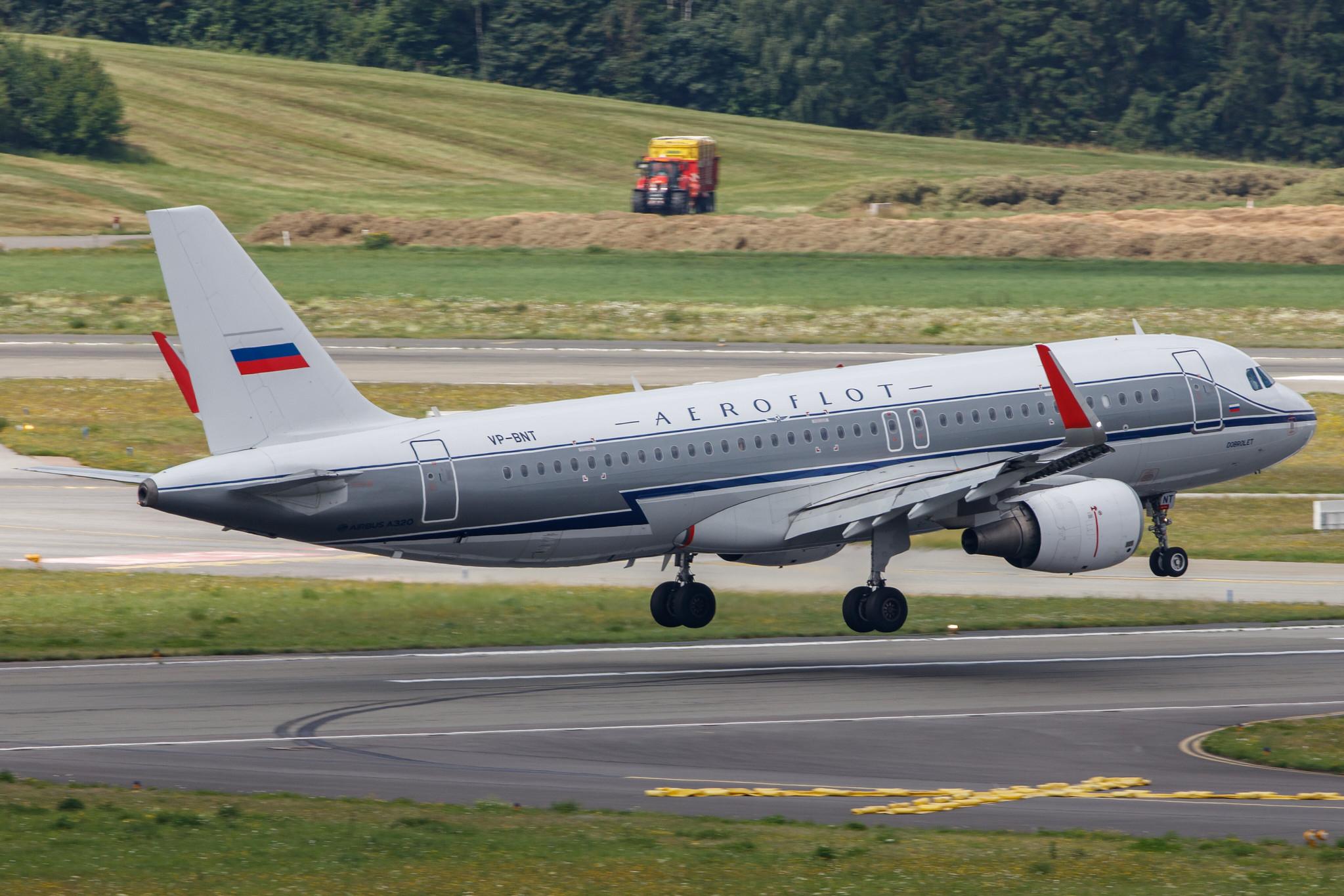 Hamburg Airport: Aeroflot (SU / AFL) |  Livery: Retro Livery |  Airbus A320-214 A320 | VP-BNT | MSN 5614