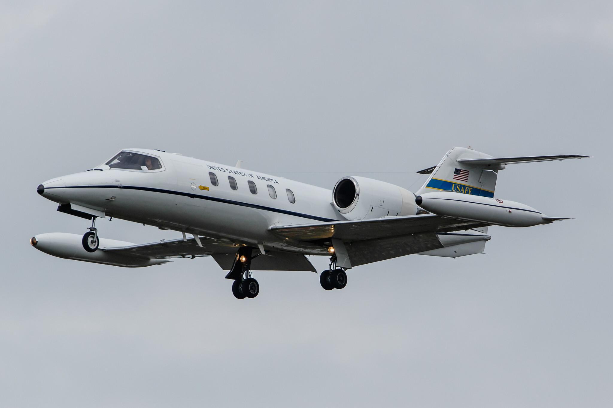 Hamburg Airport: United States - US Air Force (USAF) | Gates Learjet C-21A (35A) LJ35 | 84-0087 | MSN 35A-533