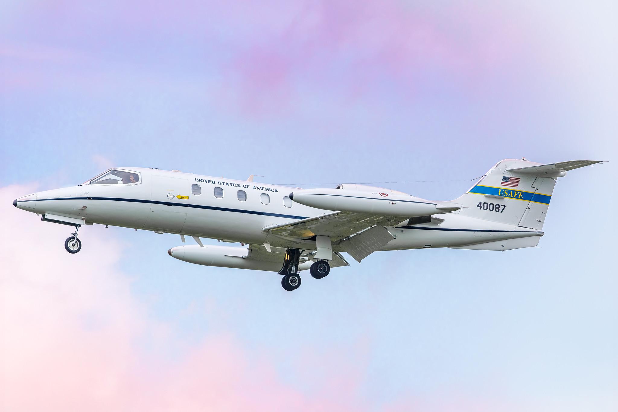 Hamburg Airport: United States - US Air Force (USAF) | Gates Learjet C-21A (35A) LJ35 | 84-0087 | MSN 35A-533