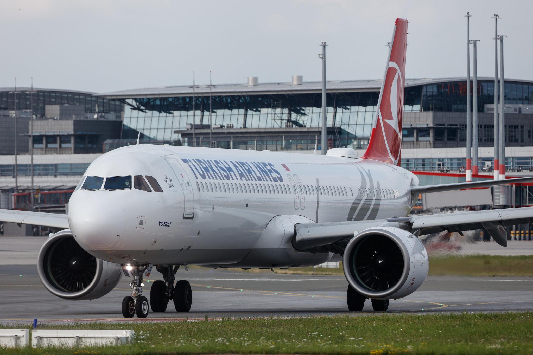 Hamburg Airport: Turkish Airlines (TK / THY) |  Airbus A321-271NX A21N | TC-LSG | MSN 8794