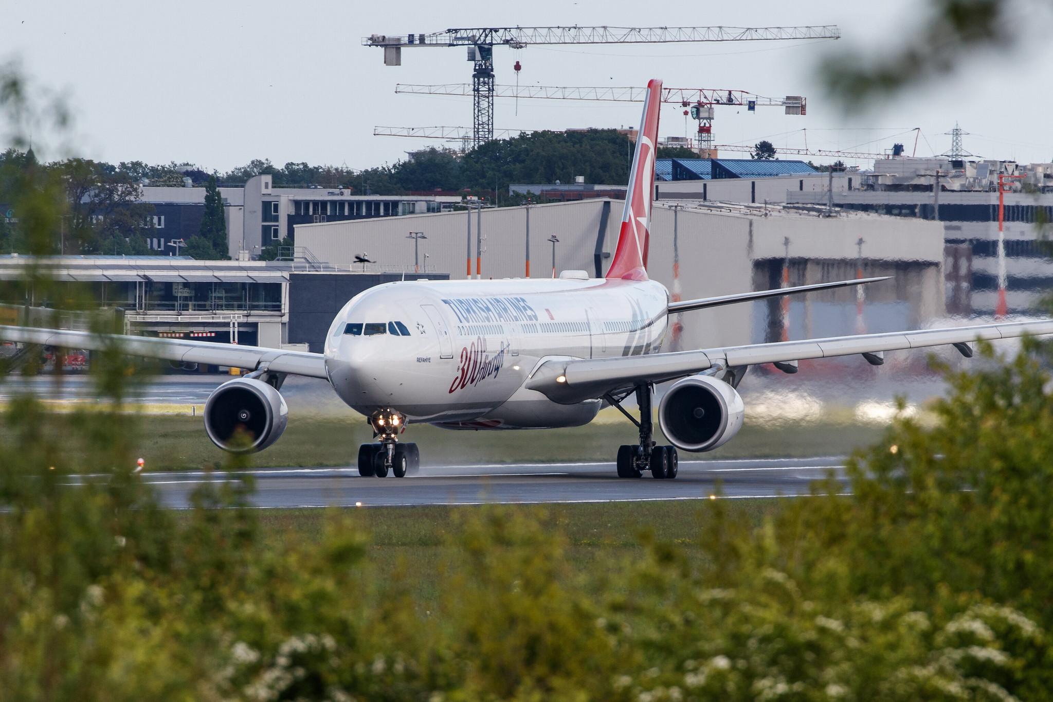 Hamburg Airport: Turkish Airlines (TK / THY) |  Airbus A330-303 A333 | TC-LNC | MSN 1696
