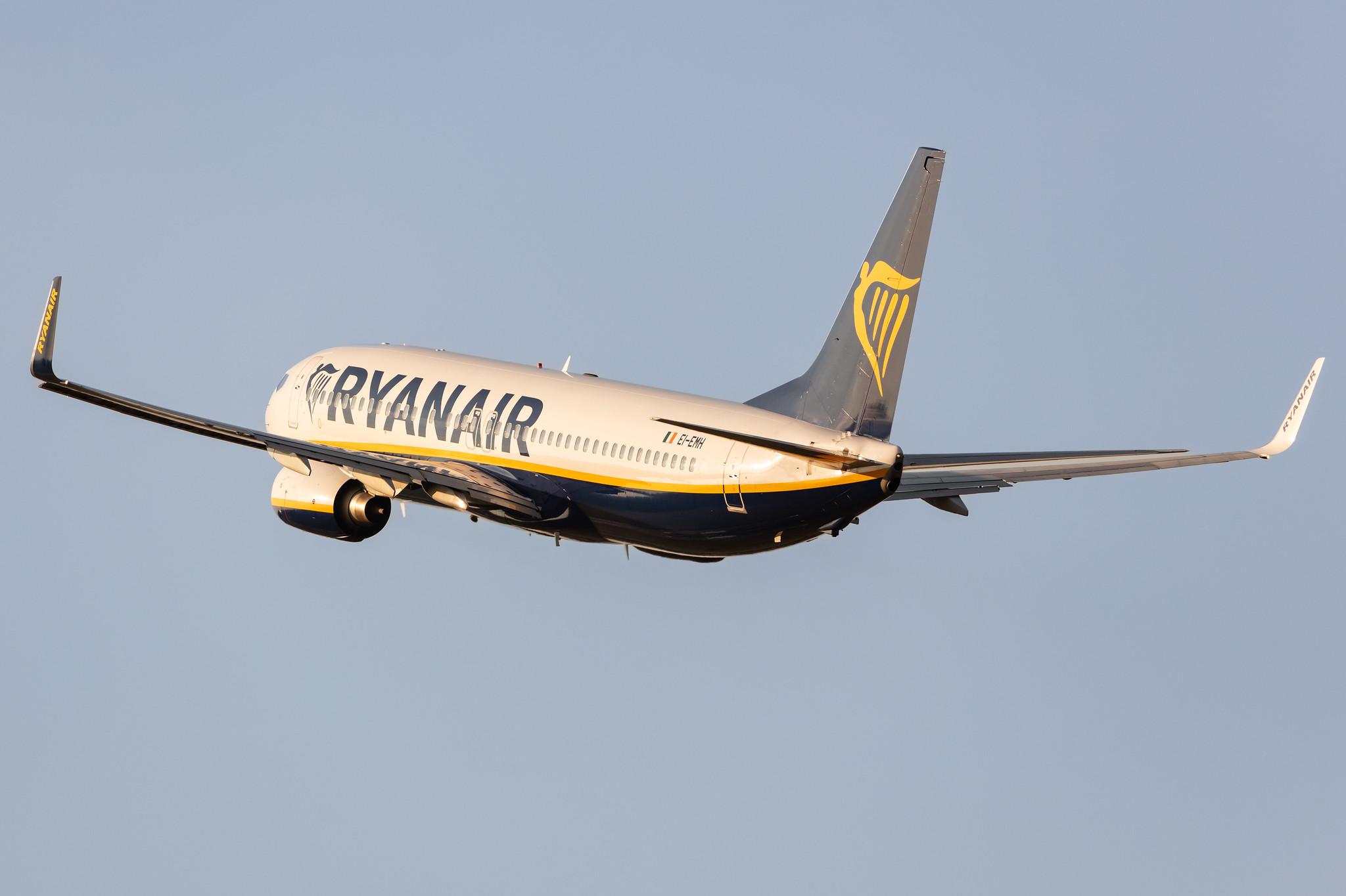 Hamburg Airport: Ryanair (FR / RYR) |  Boeing 737-8AS B738 | EI-EMH | MSN 34974