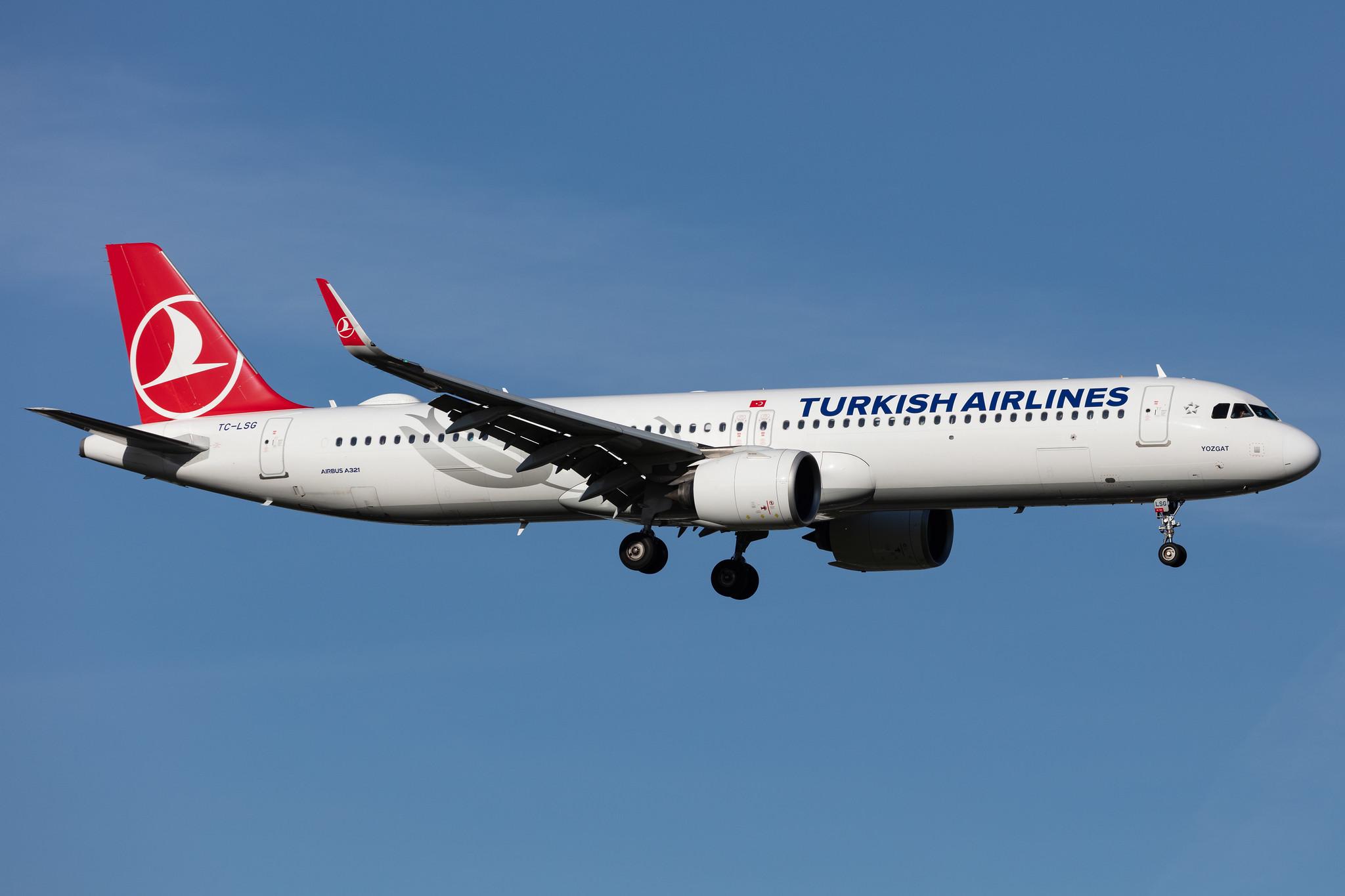 Hamburg Airport: Turkish Airlines (TK / THY) |  Airbus A321-271NX A21N | TC-LSG | MSN 8794