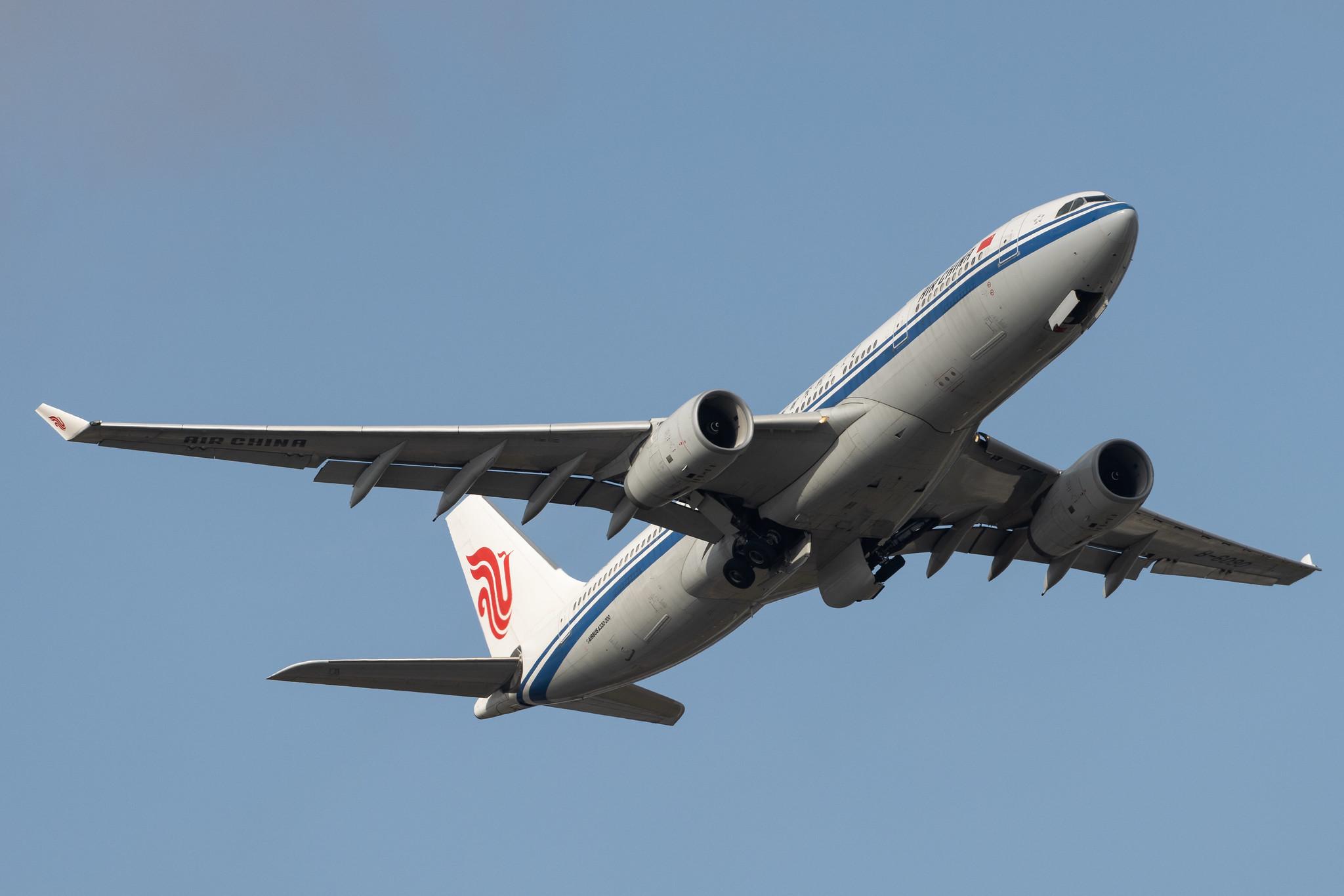 London Heathrow: Air China (CA / CCA) |  Airbus A330-243 A332 | B-6090 | MSN 0860