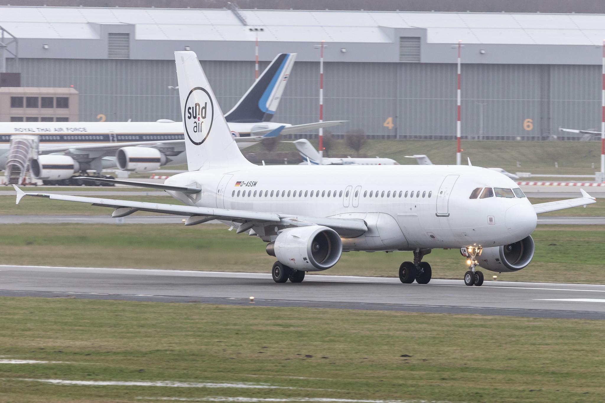 Hamburg Airport: Sundair (SR / SDR) |  Airbus A319-112 A319 | D-ASSM | MSN 04691