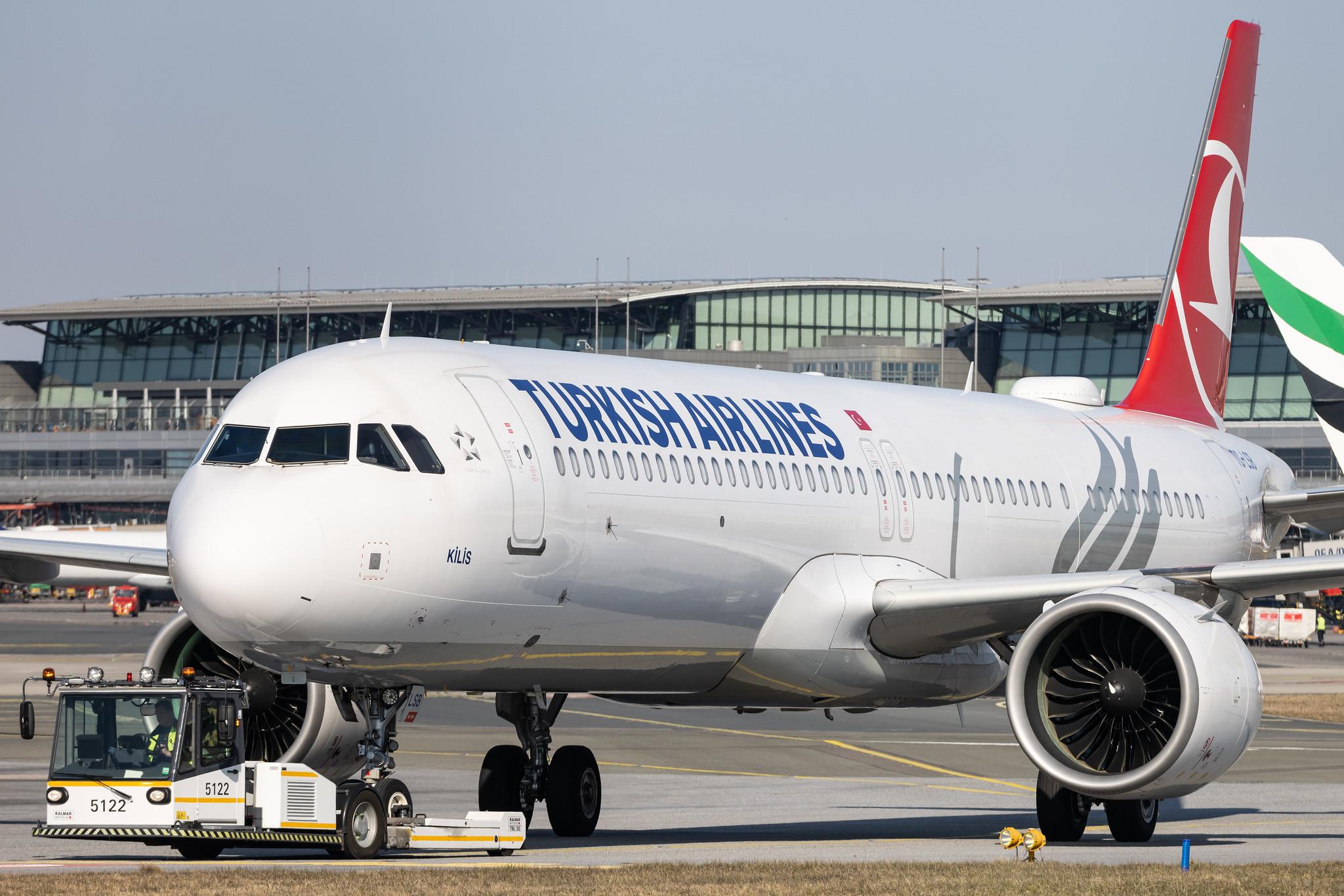 Hamburg Airport: Turkish Airlines (TK / THY) |  Airbus A321-271NX A21N | TC-LSB | MSN 08257