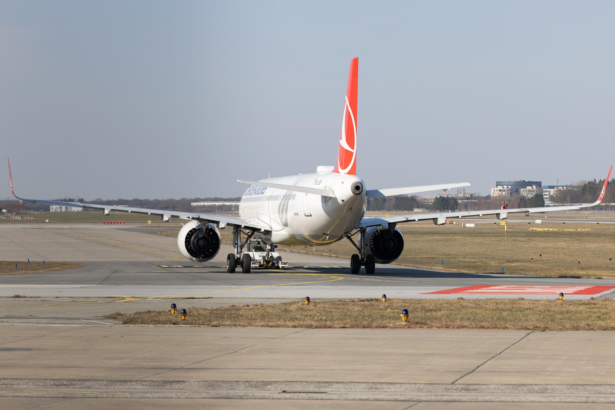 Hamburg Airport: Turkish Airlines (TK / THY) |  Airbus A321-271NX A21N | TC-LSB | MSN 08257
