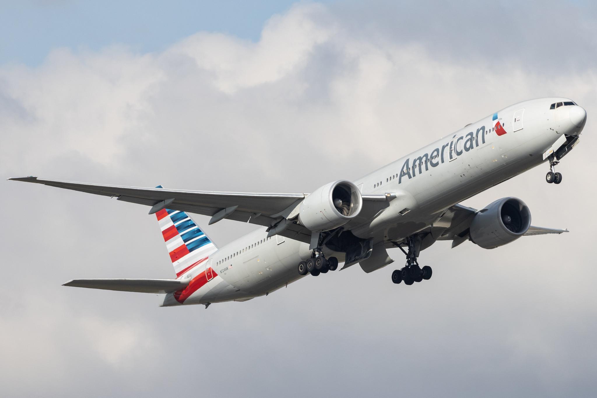 London Heathrow: American Airlines (AA / AAL) |  Boeing 777-323(ER) B77W | N724AN | MSN 31548