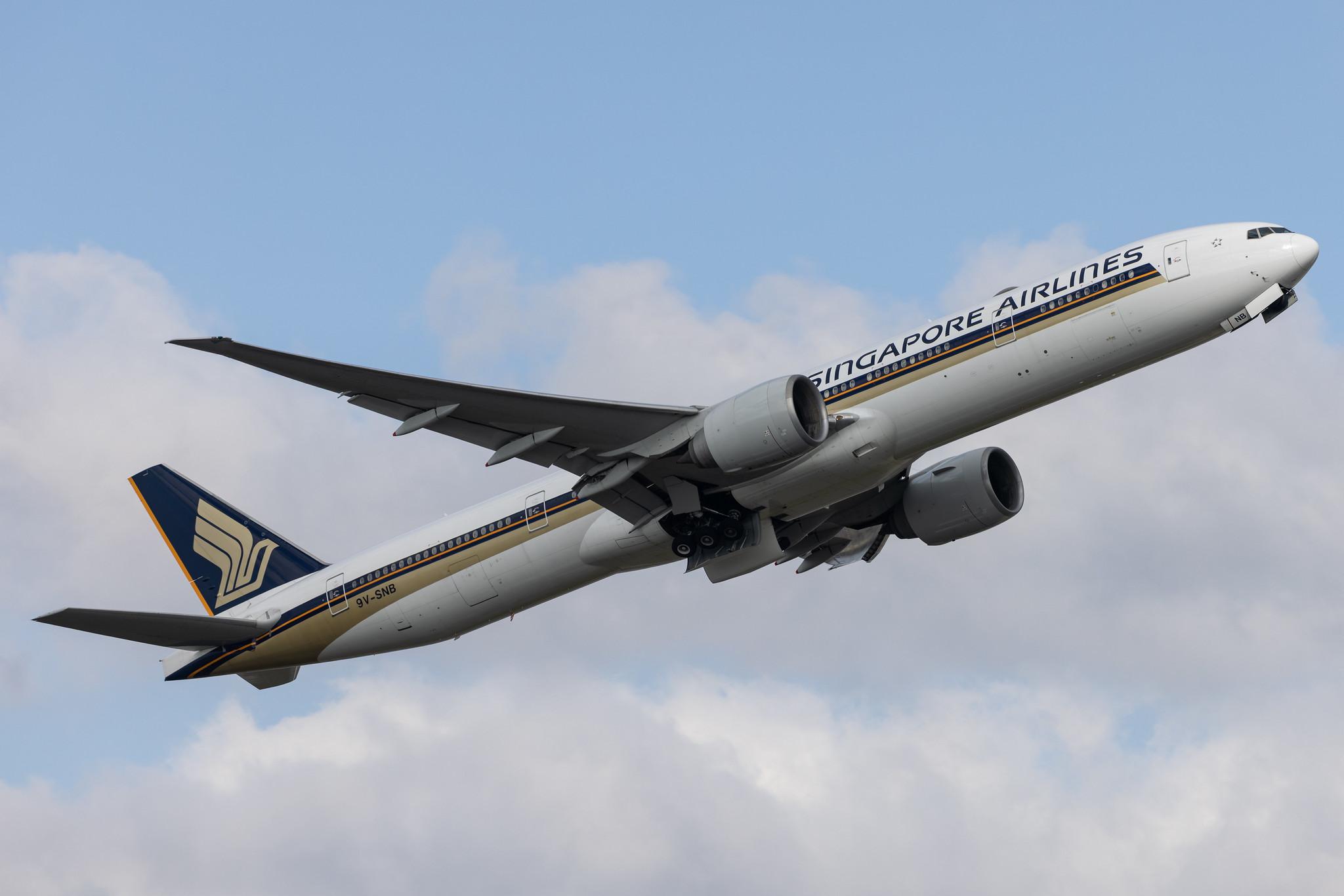 London Heathrow: Singapore Airlines (SQ / SIA) |  Boeing 777-312(ER) B77W | 9V-SNB | MSN 42241