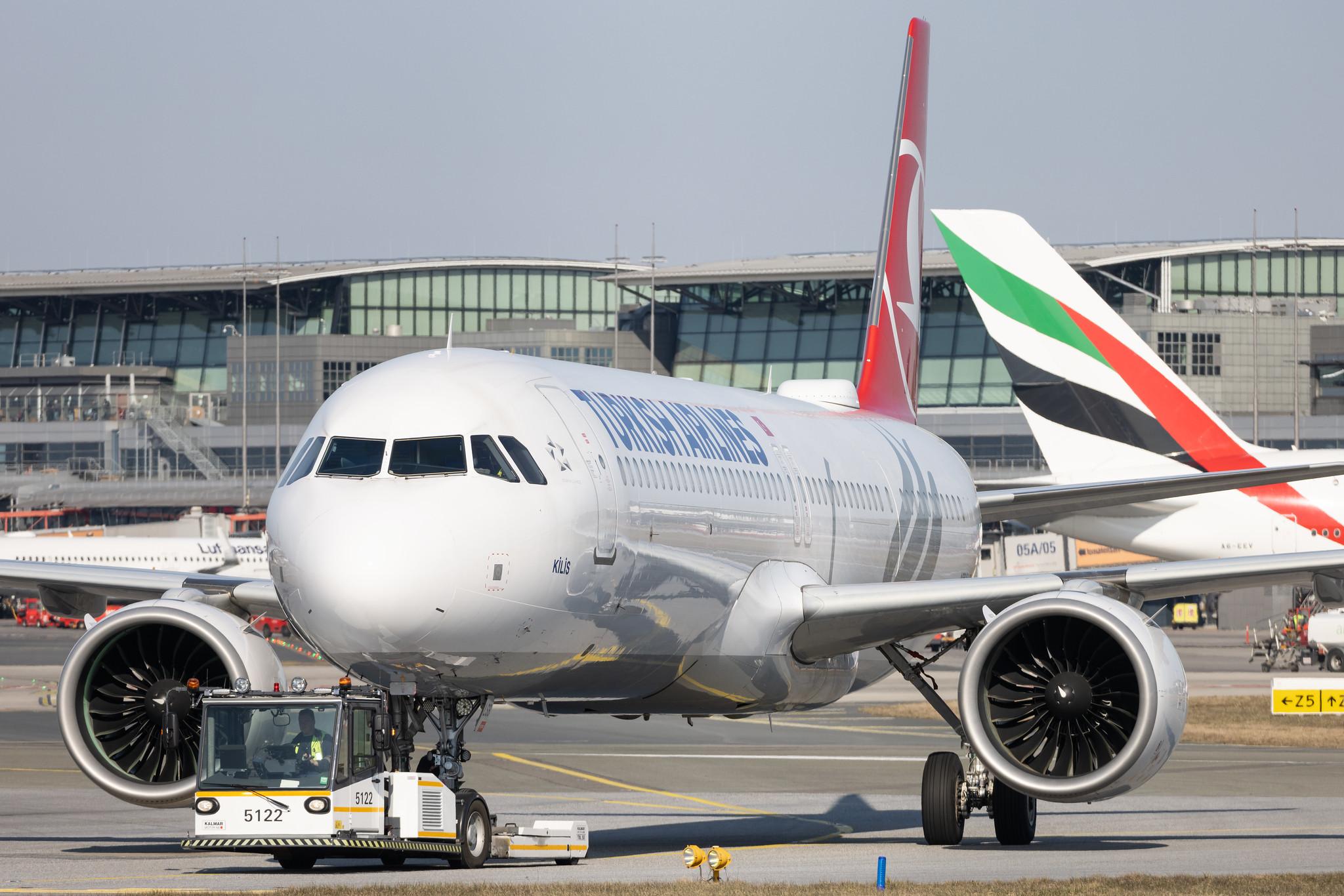 Hamburg Airport: Turkish Airlines (TK / THY) |  Airbus A321-271NX A21N | TC-LSB | MSN 08257