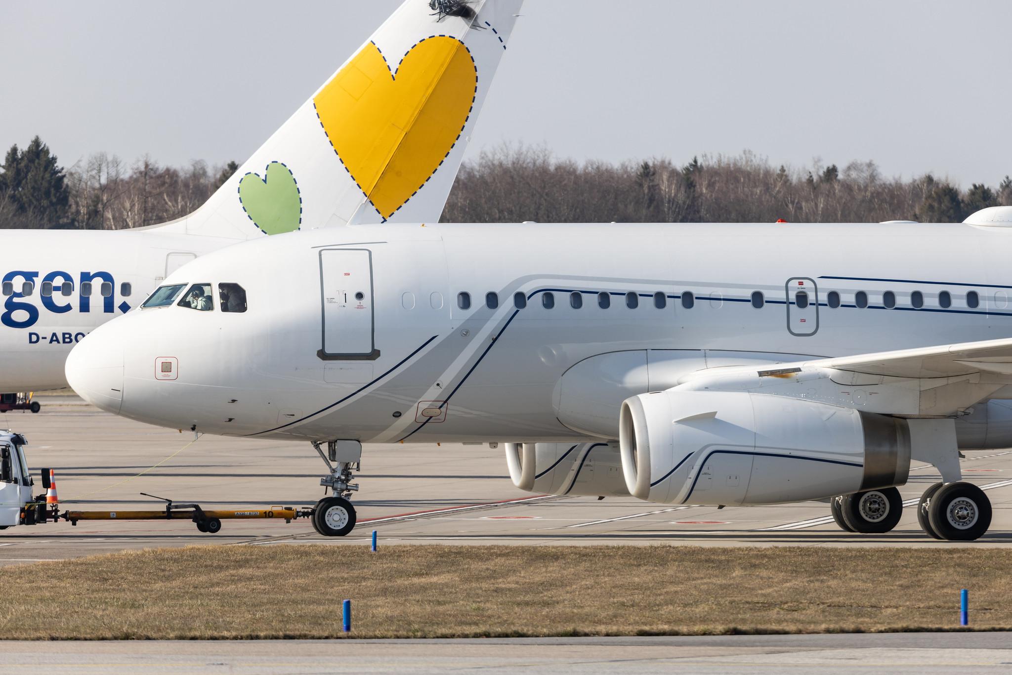Hamburg Airport: Nomad Aviation |  Airbus A319-133(CJ) A319 | HB-JJJ | MSN 2421