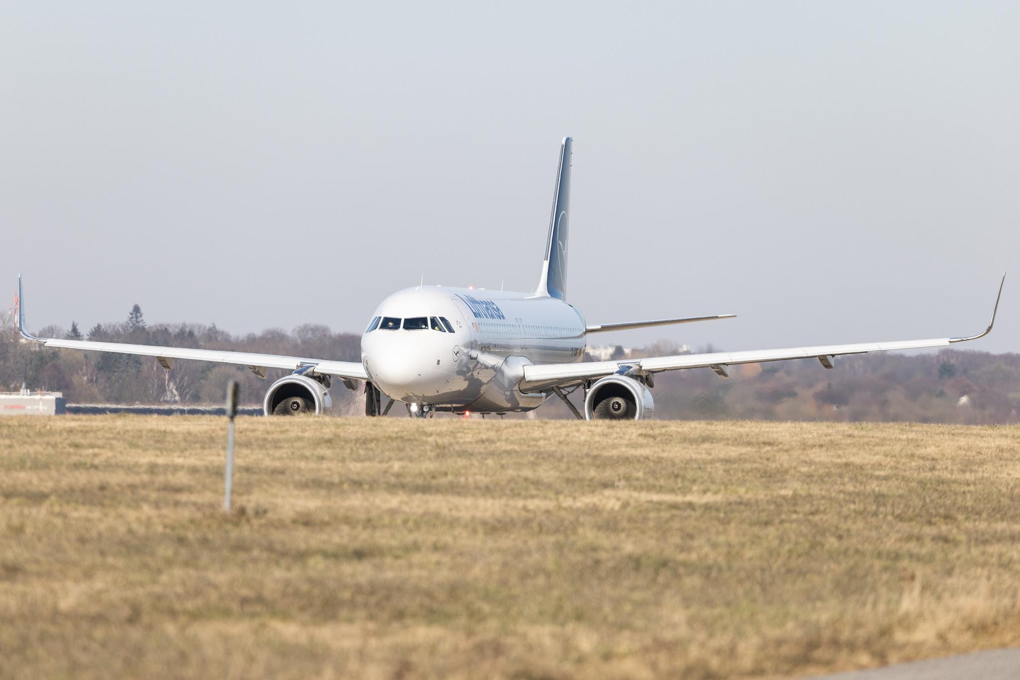 Hamburg Airport: Lufthansa (LH / DLH) |  Airbus A320-214 A320 | D-AIWF | MSN 8853
