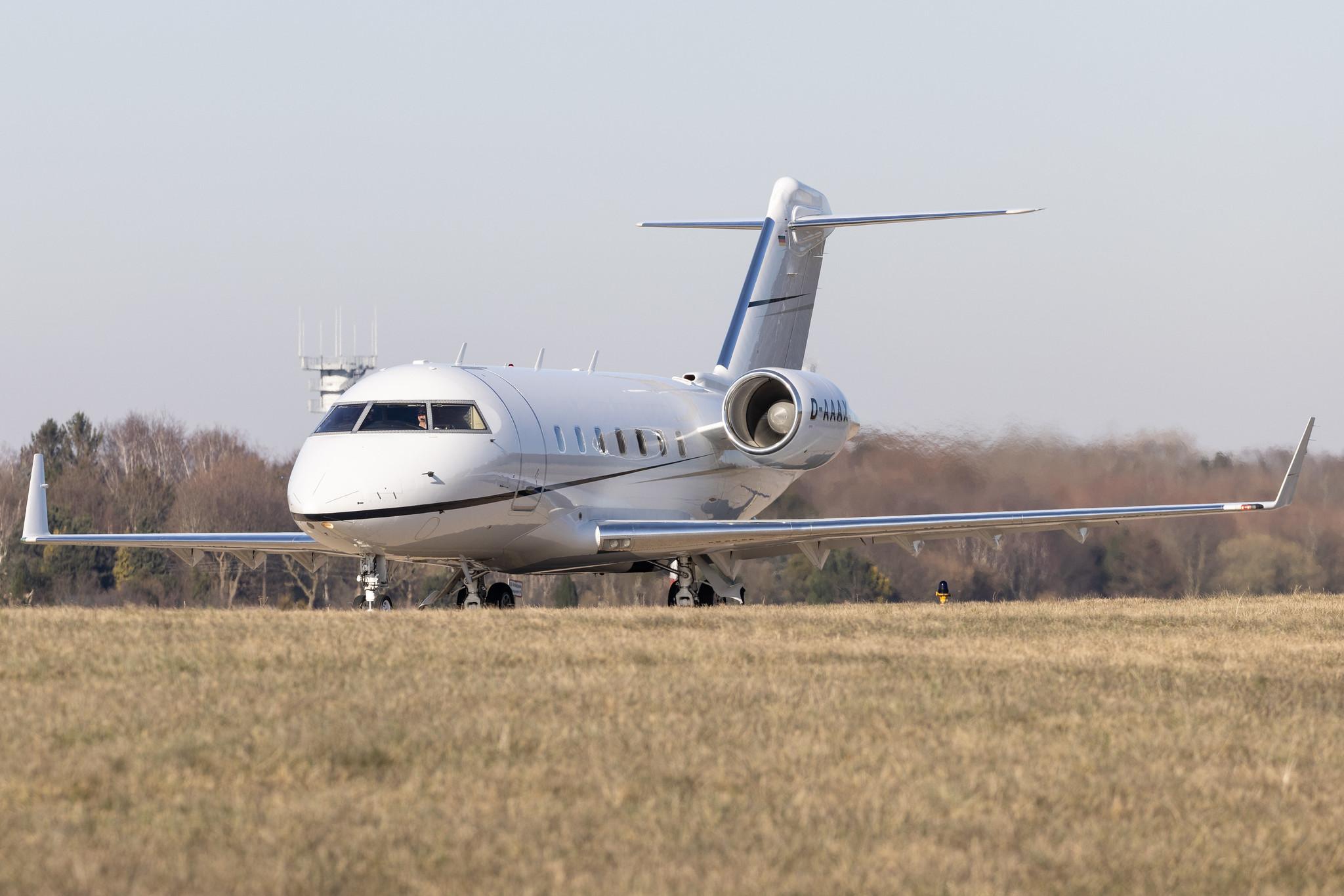 Hamburg Airport: Private owner |  Bombardier Challenger 604 CL60 | D-AAAX | MSN 5449