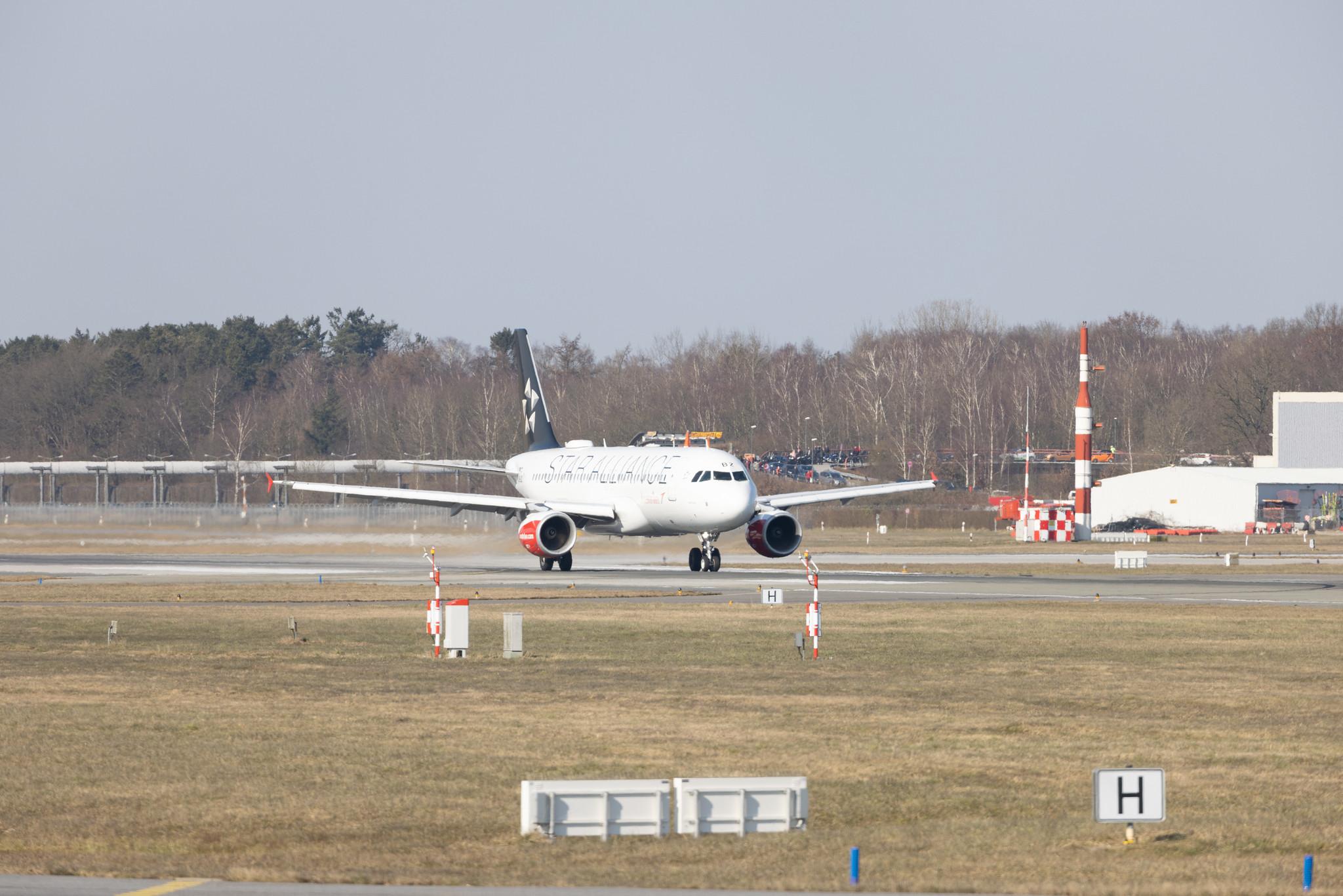 Hamburg Airport: Austrian Airlines (OS / AUA) |  Livery: Star Alliance Livery |  Airbus A320-214 A320 | OE-LBZ | MSN 5181