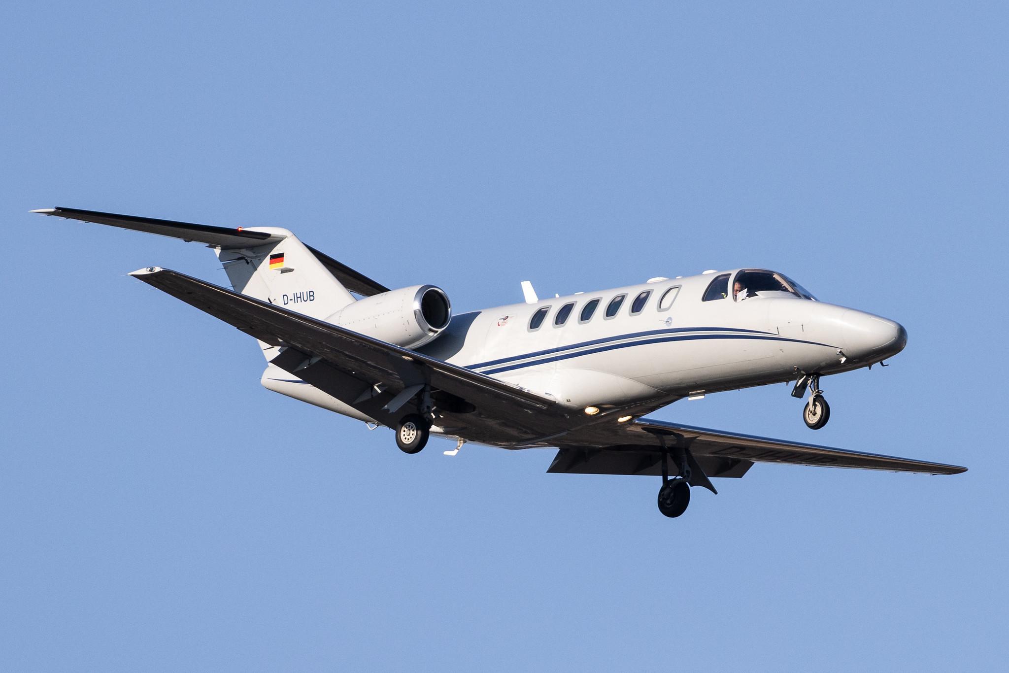 Hamburg Airport: Sylt Air (7E / AWU) |  Cessna 525A CitationJet Cj2+ C25A | D-IHUB | MSN 525A-0415