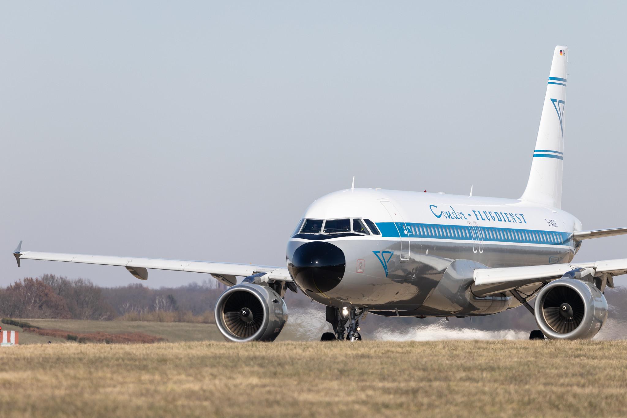 Hamburg Airport: Condor (DE / CFG) |  Livery: Retro Livery |  Airbus A320-212 A320 | D-AICH | MSN 0971