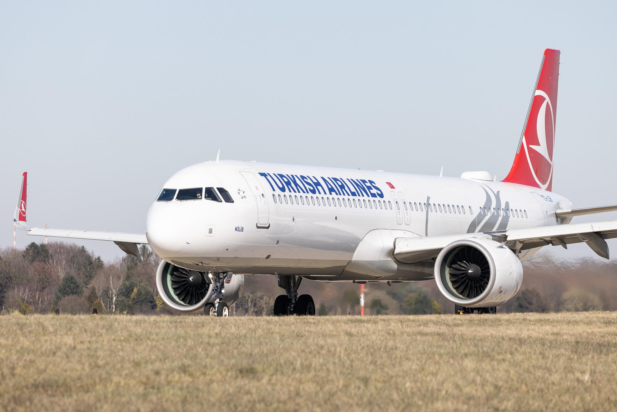 Hamburg Airport: Turkish Airlines (TK / THY) |  Airbus A321-271NX A21N | TC-LSB | MSN 08257