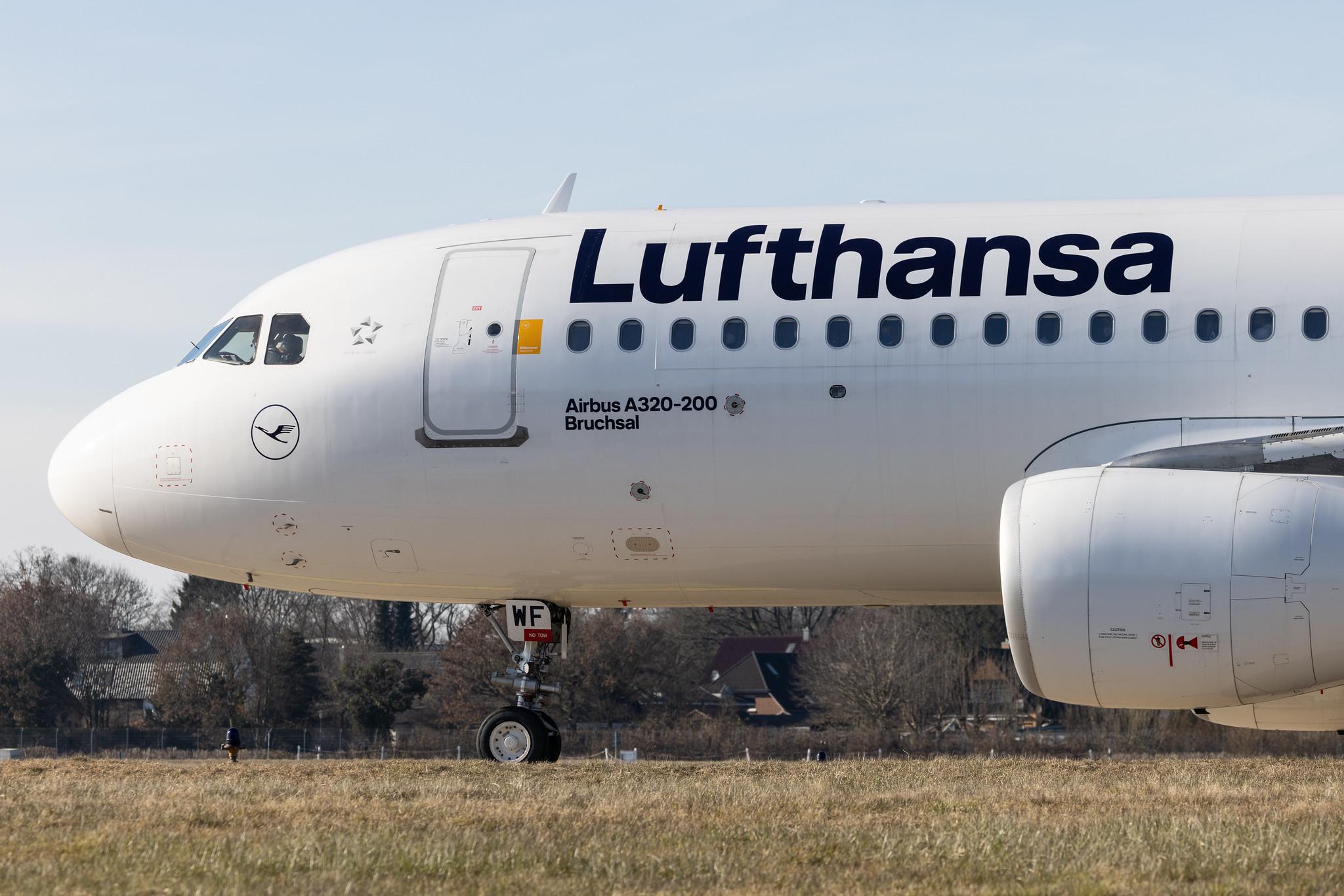 Hamburg Airport: Lufthansa (LH / DLH) |  Airbus A320-214 A320 | D-AIWF | MSN 8853