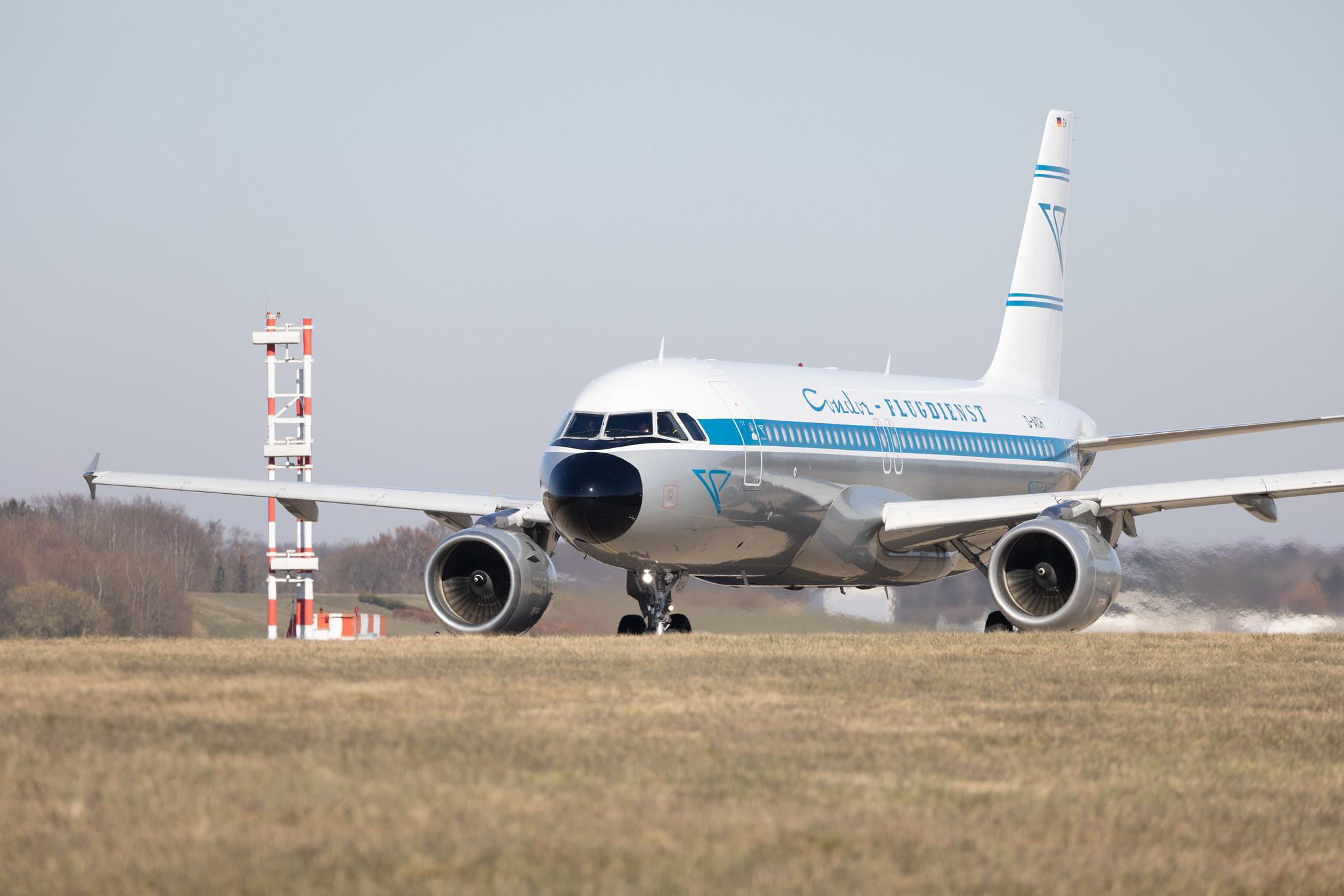 Hamburg Airport: Condor (DE / CFG) |  Livery: Retro Livery |  Airbus A320-212 A320 | D-AICH | MSN 0971