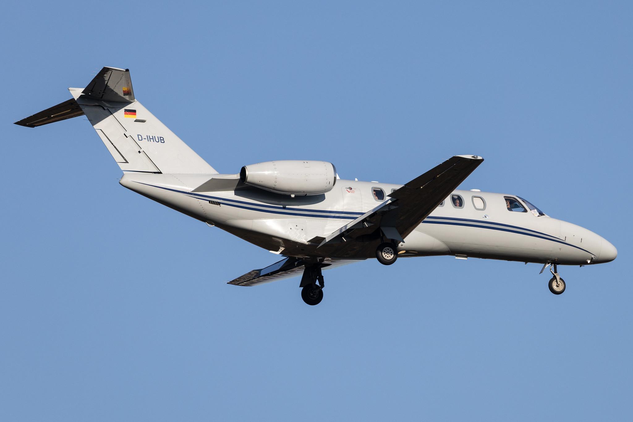 Hamburg Airport: Sylt Air (7E / AWU) |  Cessna 525A CitationJet Cj2+ C25A | D-IHUB | MSN 525A-0415