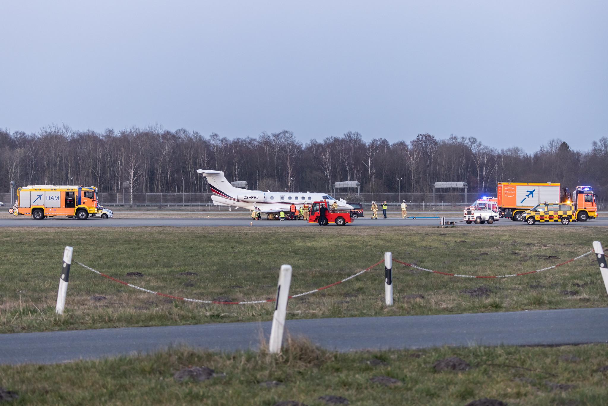 Hamburg Airport: NetJets Europe (/ NJE) |  Embraer Phenom 300 E55P | CS-PHJ | MSN 50500336