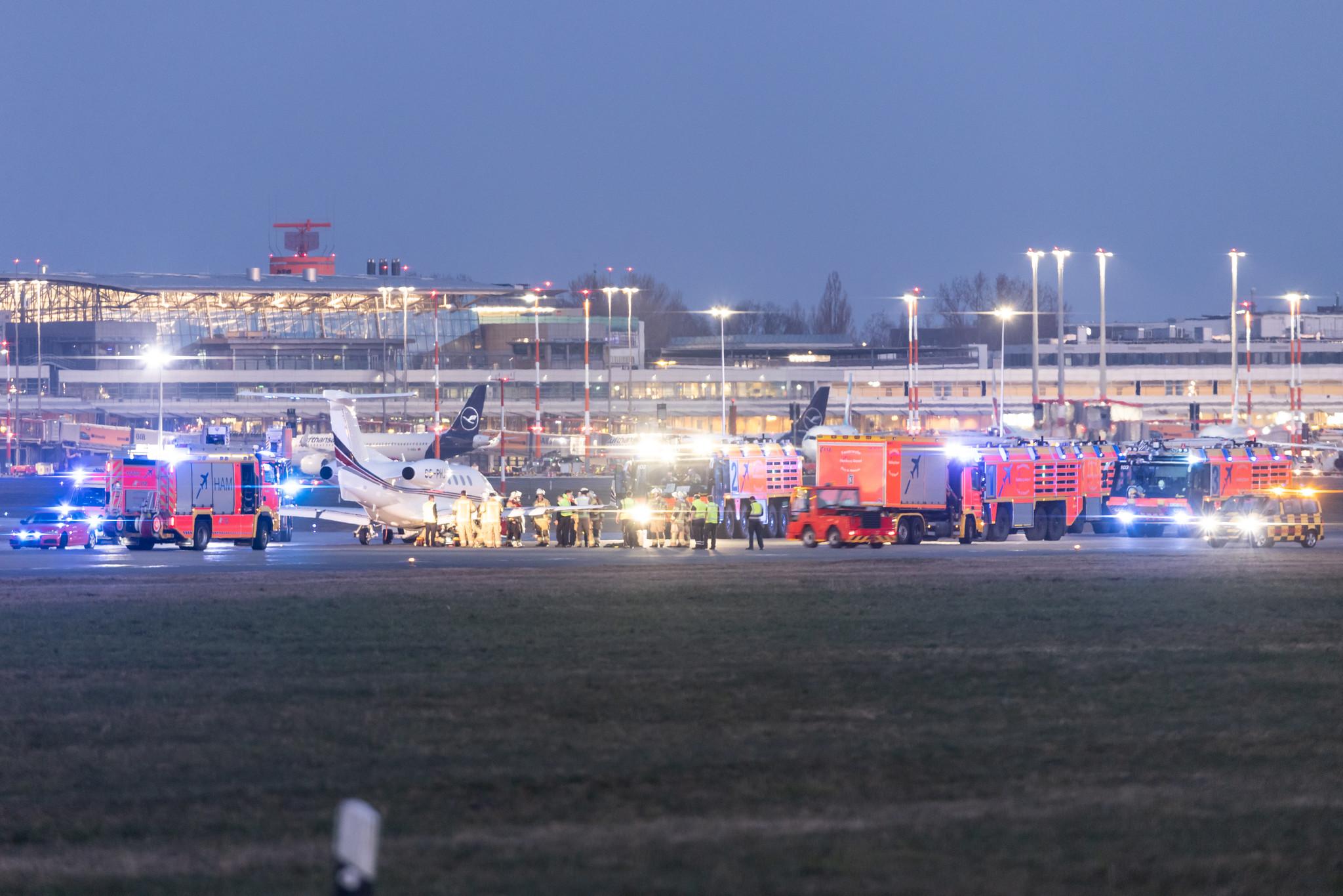 Hamburg Airport: NetJets Europe (/ NJE) |  Embraer Phenom 300 E55P | CS-PHJ | MSN 50500336