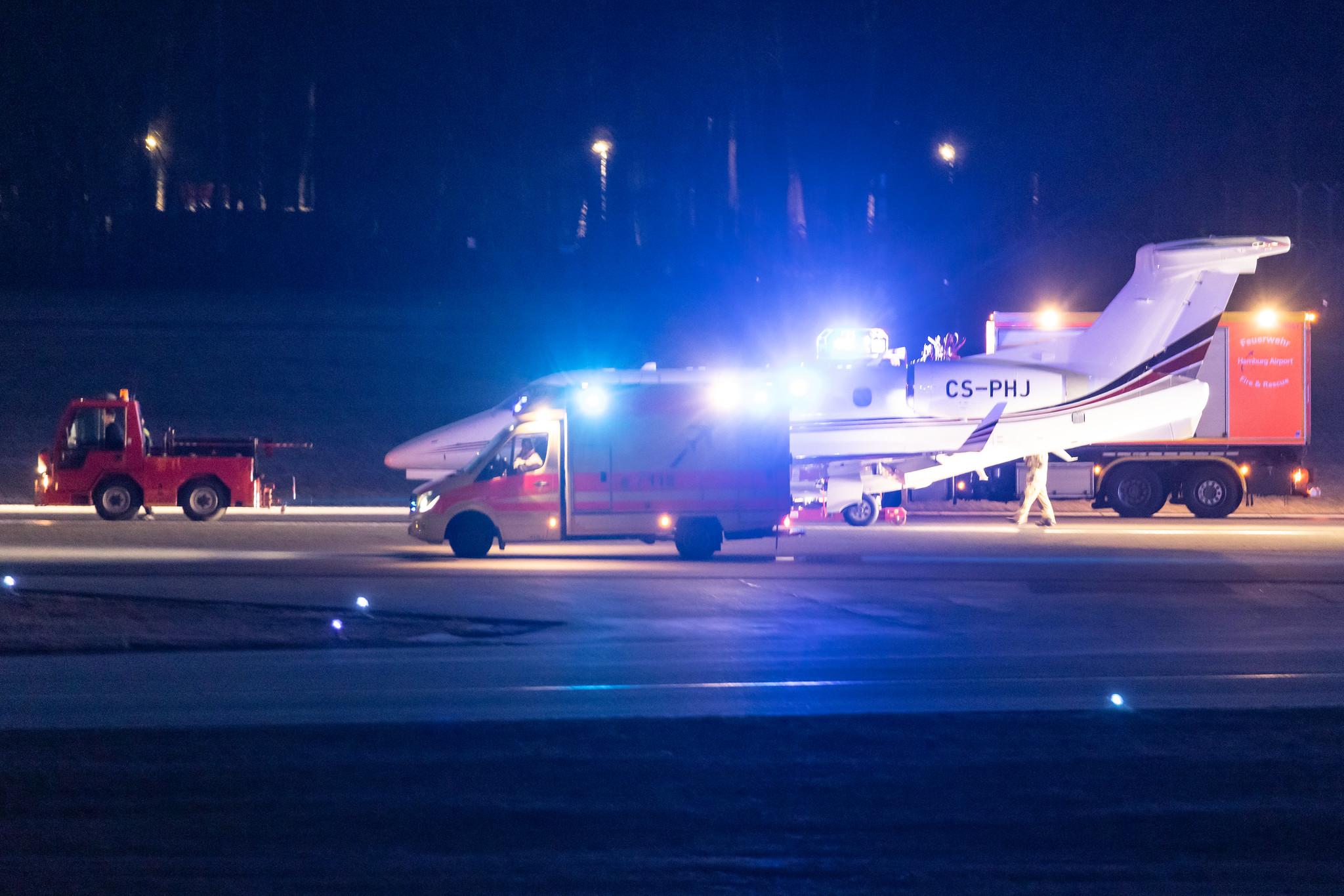 Hamburg Airport: NetJets Europe (/ NJE) |  Embraer Phenom 300 E55P | CS-PHJ | MSN 50500336