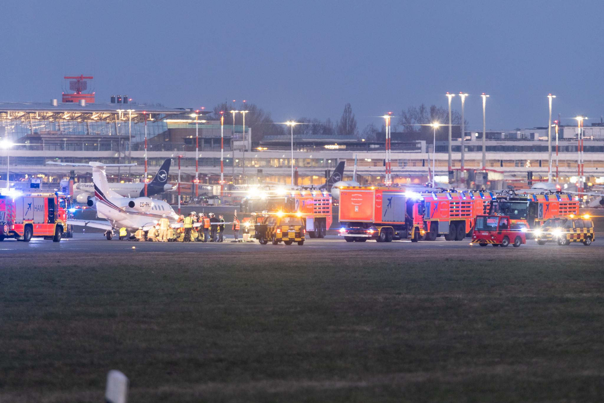 Hamburg Airport: NetJets Europe (/ NJE) |  Embraer Phenom 300 E55P | CS-PHJ | MSN 50500336