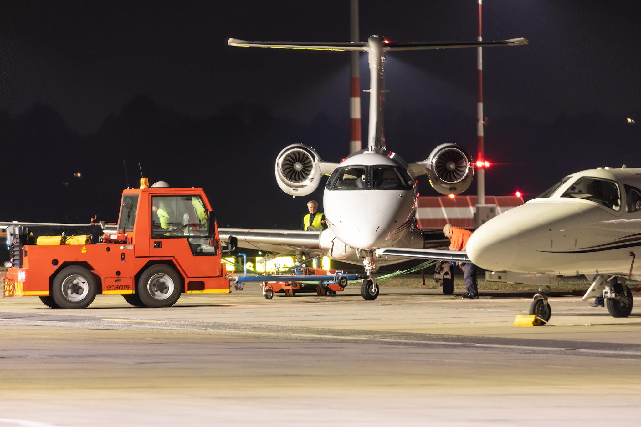 Hamburg Airport: NetJets Europe (/ NJE) |  Embraer Phenom 300 E55P | CS-PHJ | MSN 50500336