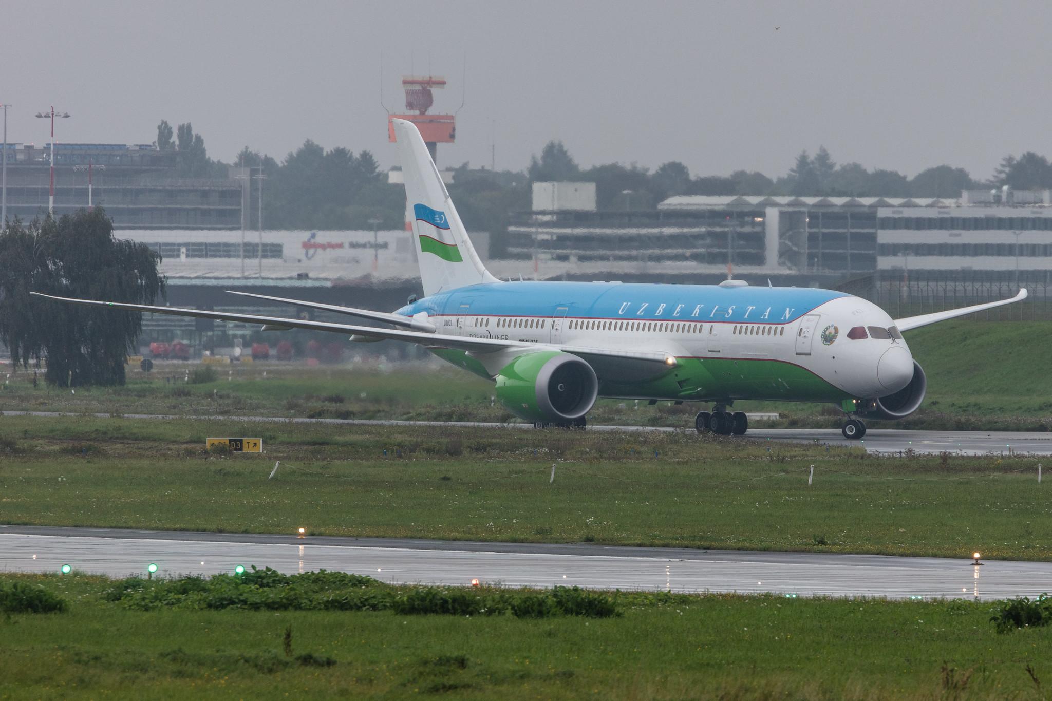 Hamburg Airport: Uzbekistan Airways (HY / UZB) |  Livery: Government |  Boeing 787-8 Dreamliner B788 | UK001 | MSN 64435
