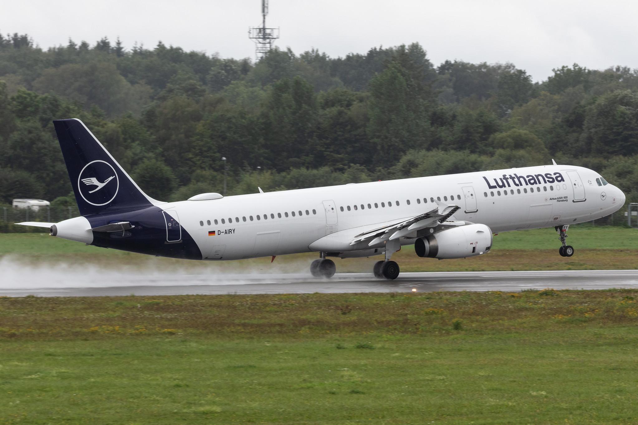 Hamburg Airport: Lufthansa (LH / DLH) |  Livery: Die Maus Sticker |  Airbus A321-131 A321 | D-AIRY | MSN 0901