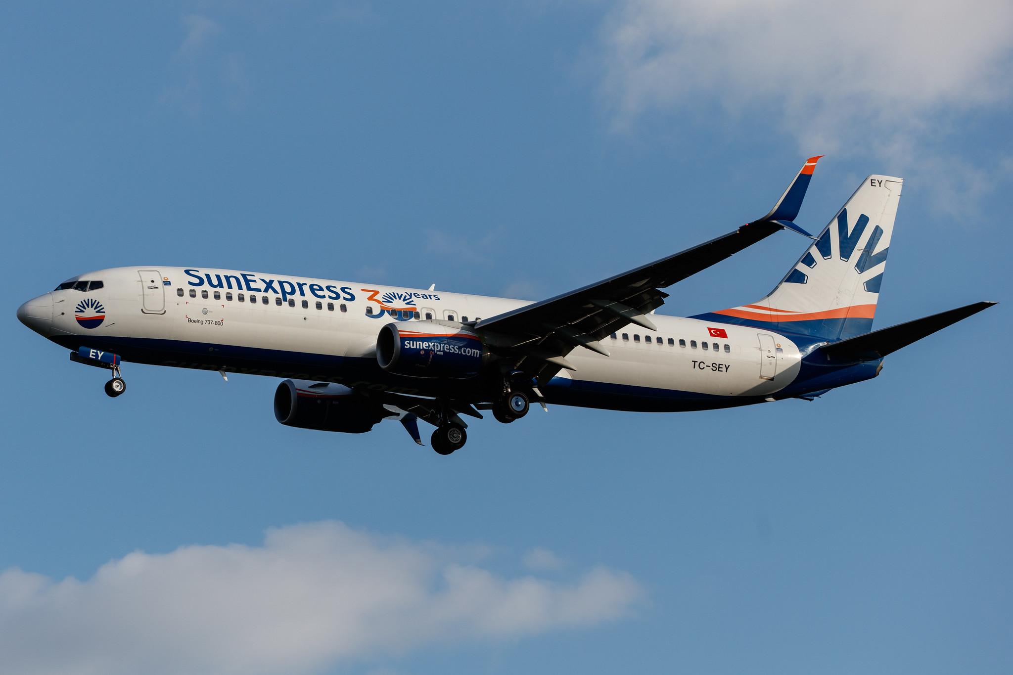 Frankfurt Airport: SunExpress (XQ / SXS) |  Boeing 737-8HC B738 | TC-SEY | MSN 61182