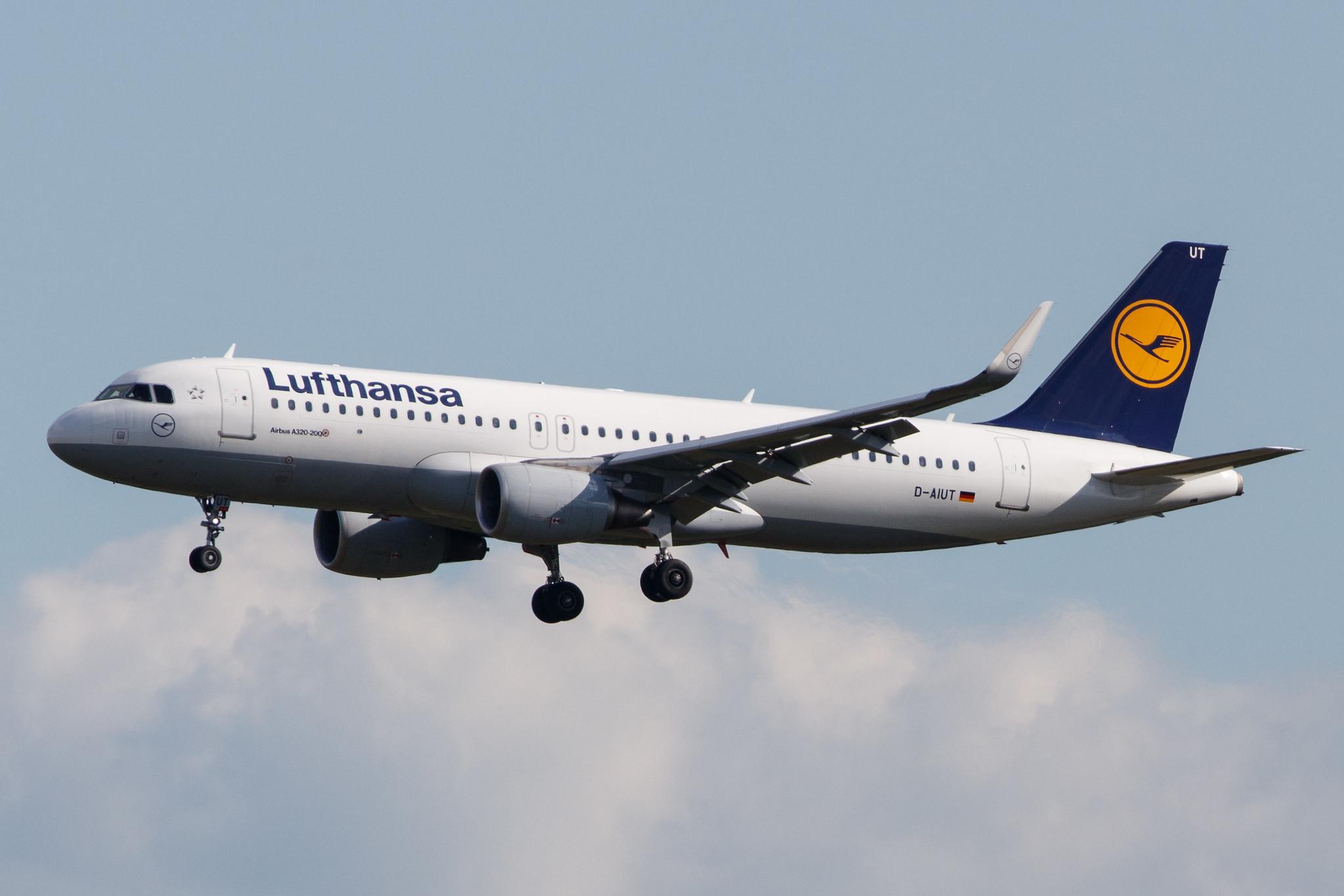 Frankfurt Airport: Lufthansa (LH / DLH) |  Airbus A320-214 A320 | D-AIUT | MSN 7115