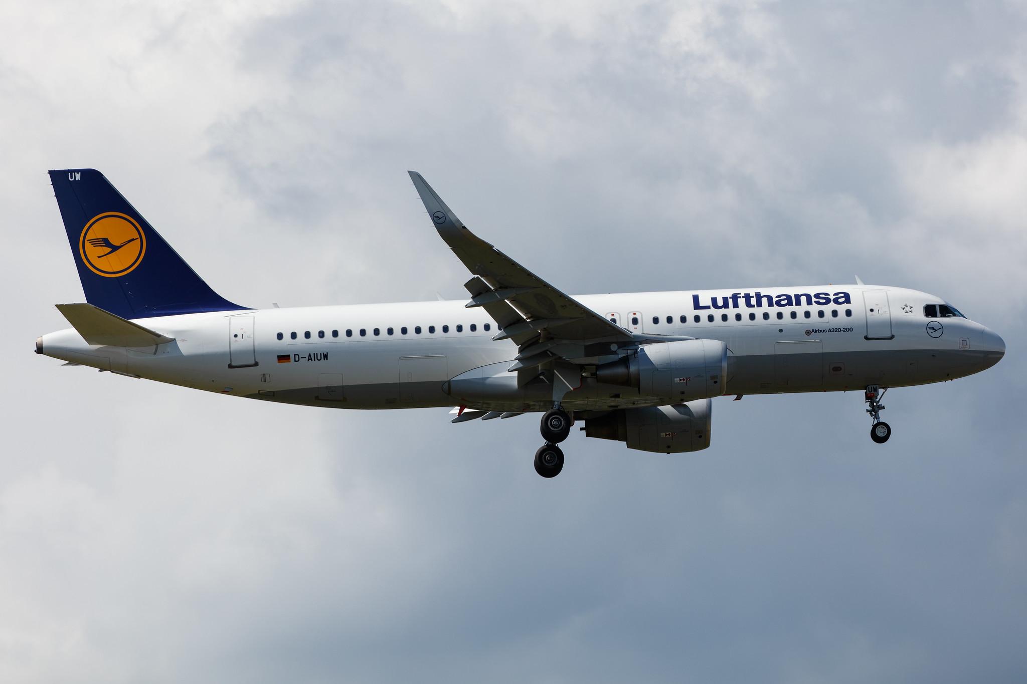 Frankfurt Airport: Lufthansa (LH / DLH) |  Airbus A320-214 A320 | D-AIUW | MSN 7251