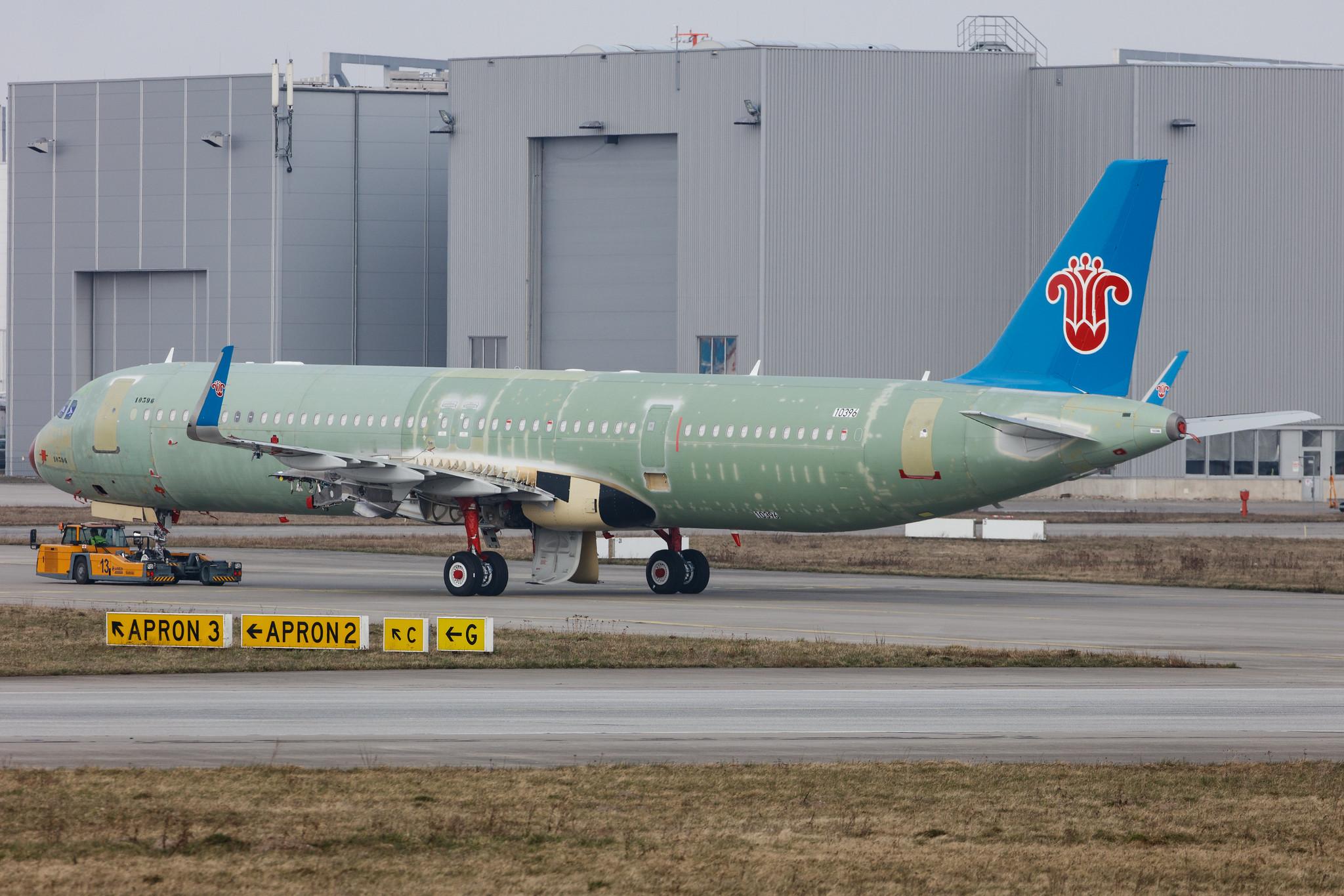 Hamburg Finkenwerder: China Southern Airlines (CZ / CSN) |  Airbus A321-253NX A21N | D-AVXM (B-324P) | MSN 10396