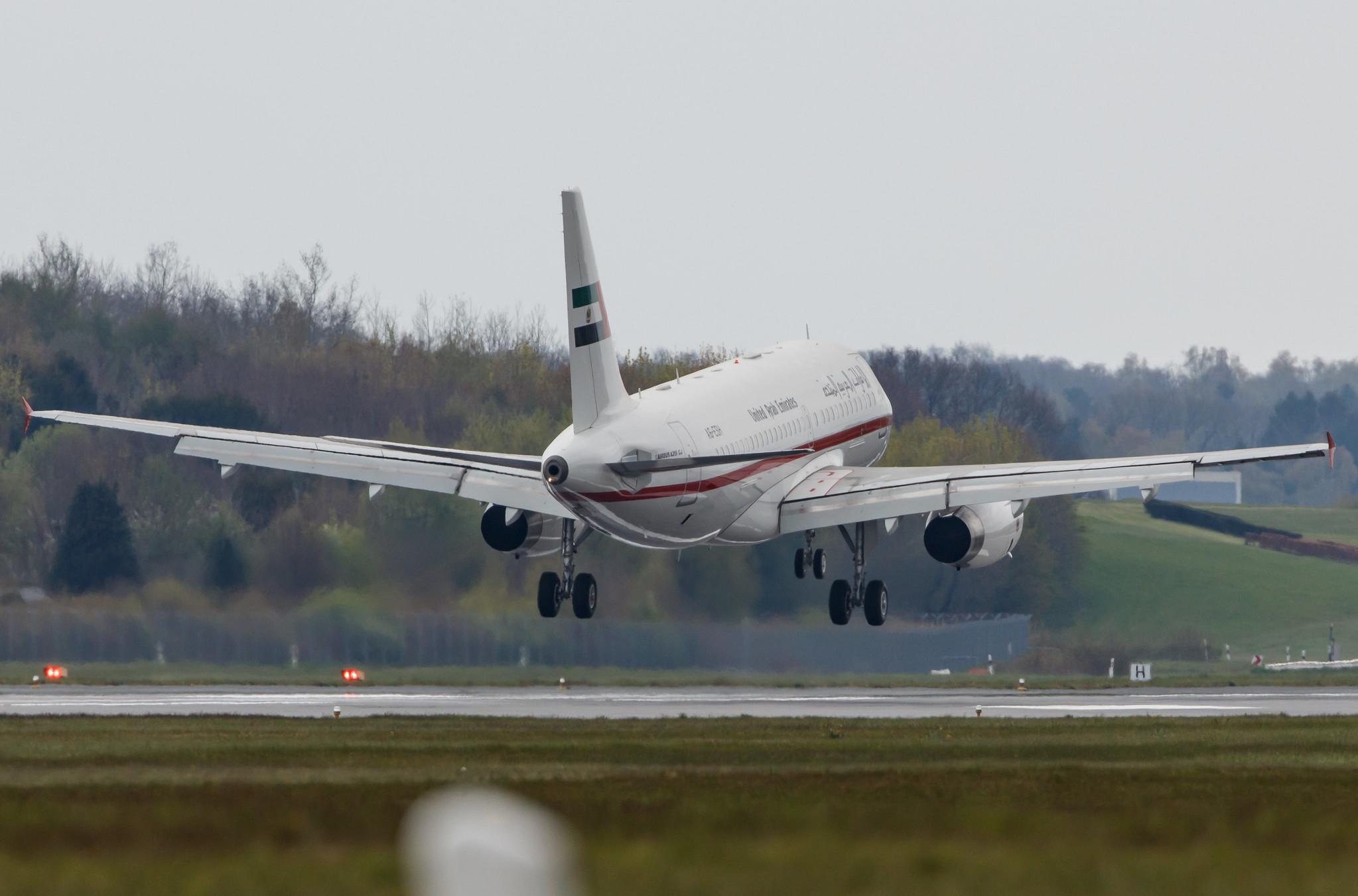 Hamburg Airport: Sharjah Ruler |  Airbus A319-133CX/CJ A319 | A6-ESH | MSN 0910