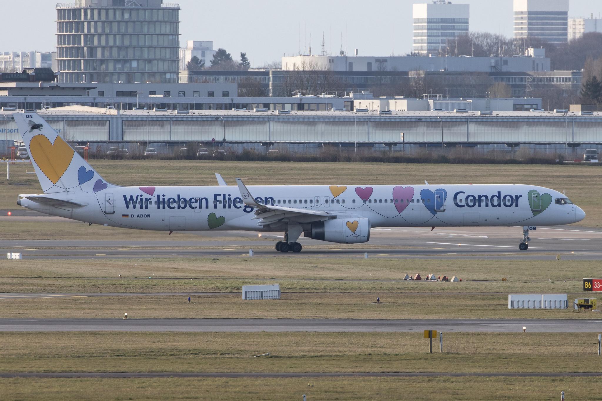 Hamburg Airport: Condor (DE / CFG) |  Livery: Wir Lieben Fliegen Livery |  Boeing 757-330 B753 | D-ABON | MSN 29023