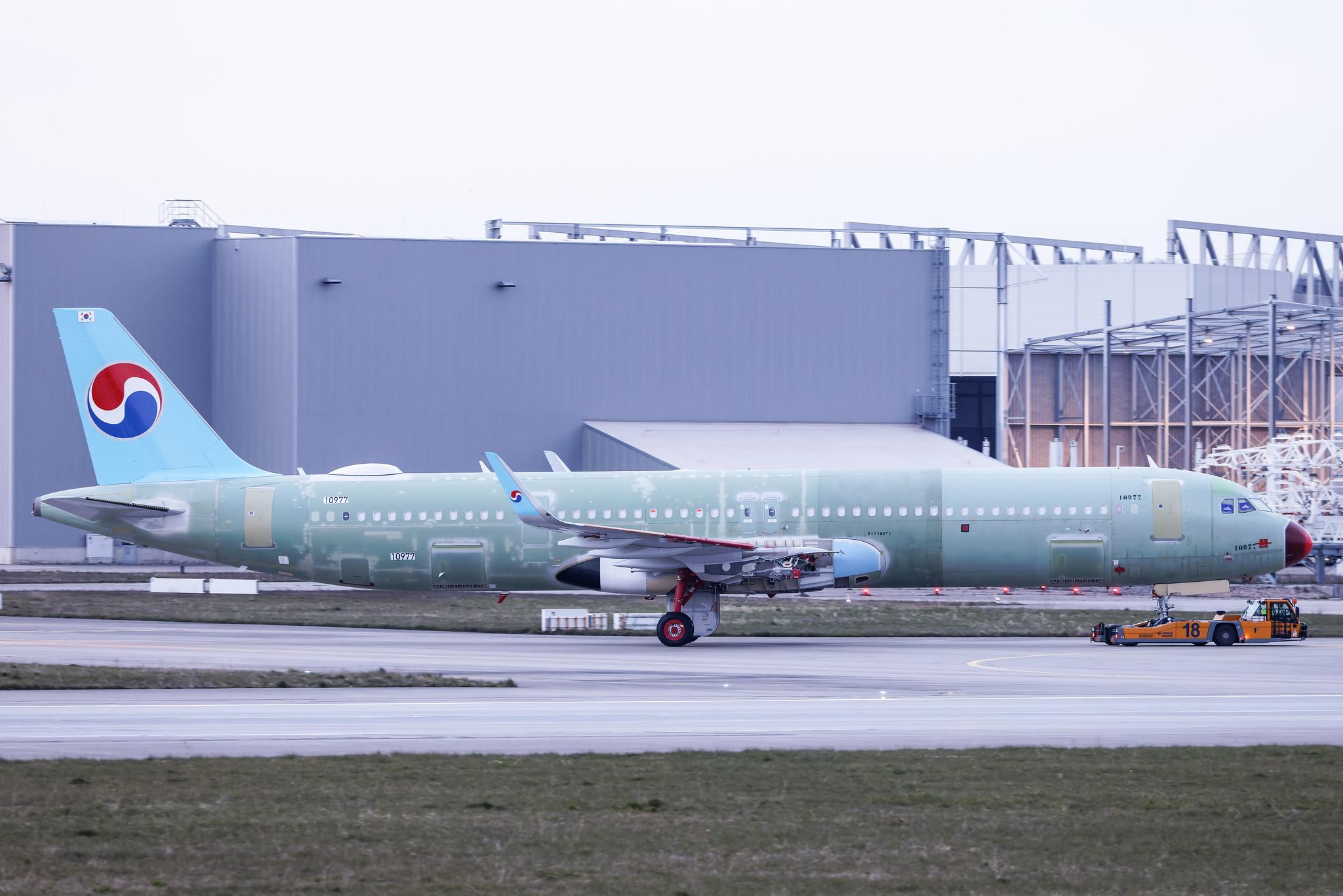 Hamburg Finkenwerder: Korean Air (KE / KAL) |  A321-272NX A21N | D- | MSN 10977