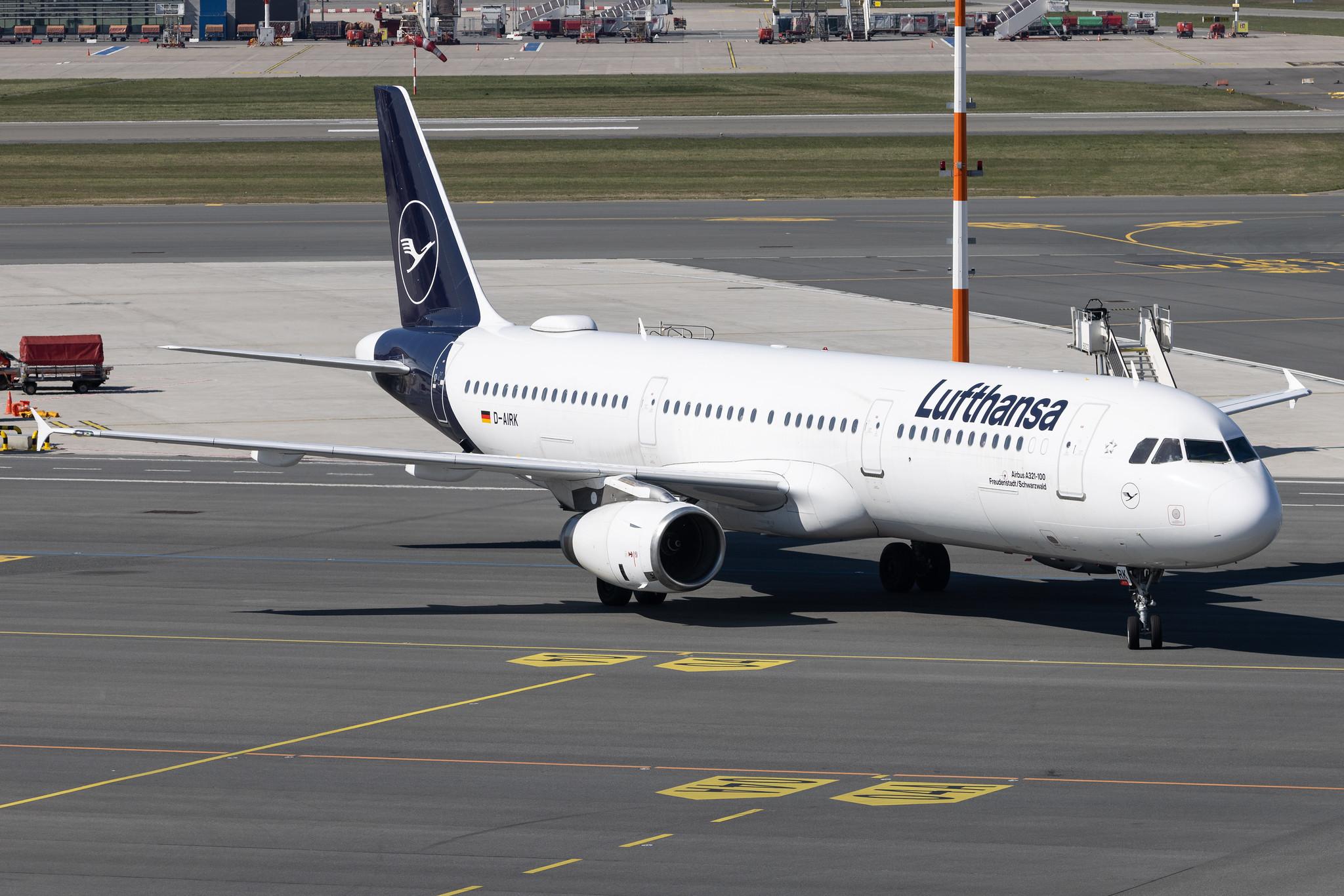 Hamburg Airport: Lufthansa (LH / DLH) |  Airbus A321-131 A321 | D-AIRK | MSN 0502