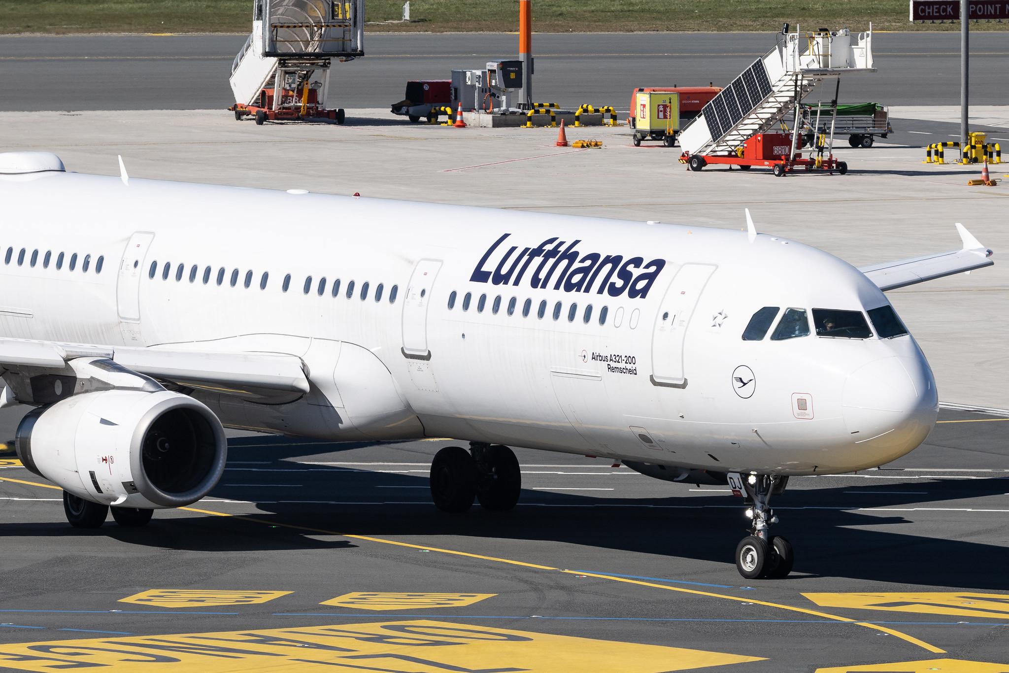 Hamburg Airport: Lufthansa (LH / DLH) |  Airbus A321-231 A321 | D-AIDJ | MSN 4792