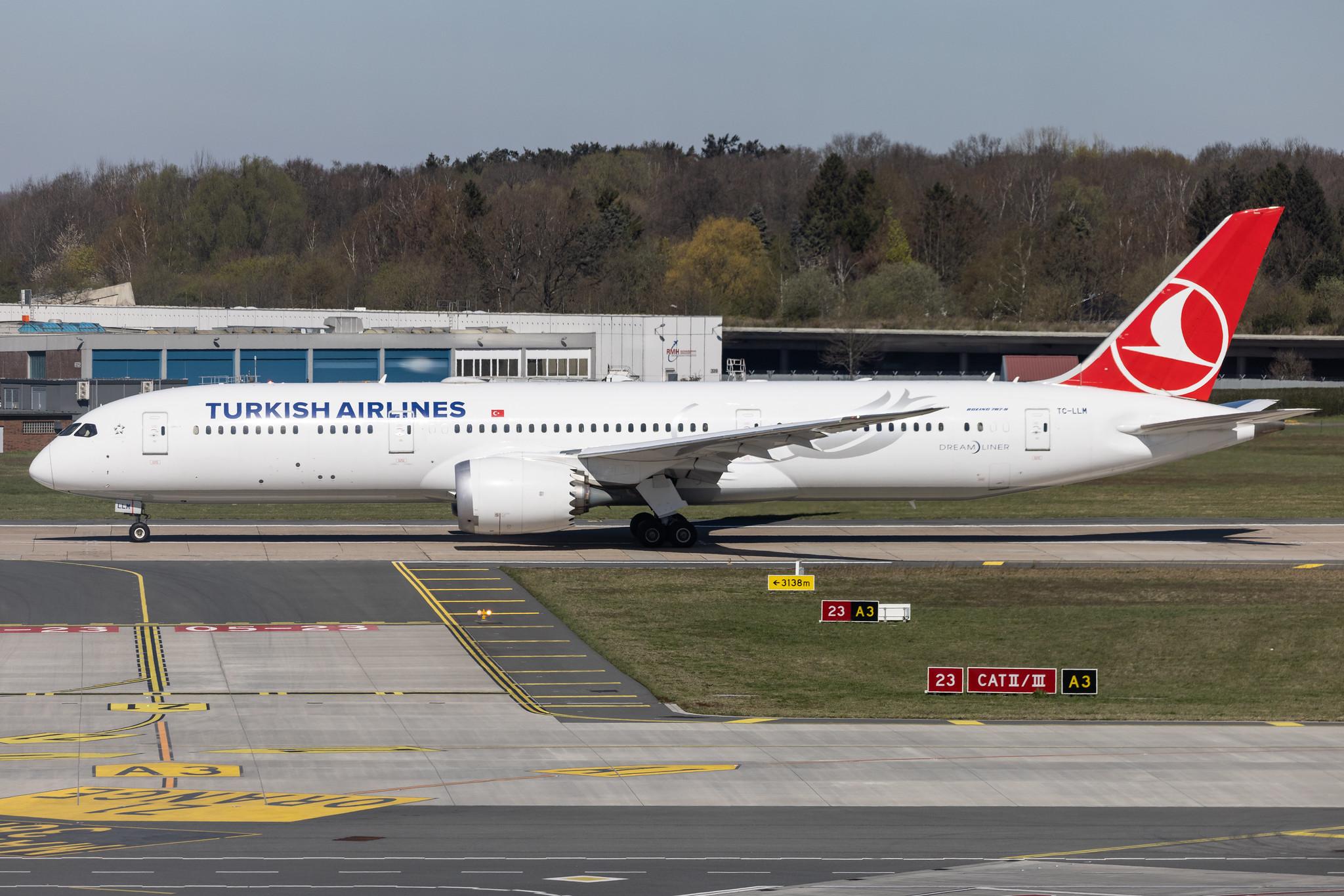 Hamburg Airport: AnadoluJet (TK / THY) | Operator: Turkish Airlines |  Boeing 737-8F2 B738 | TC-JHE | MSN 35744