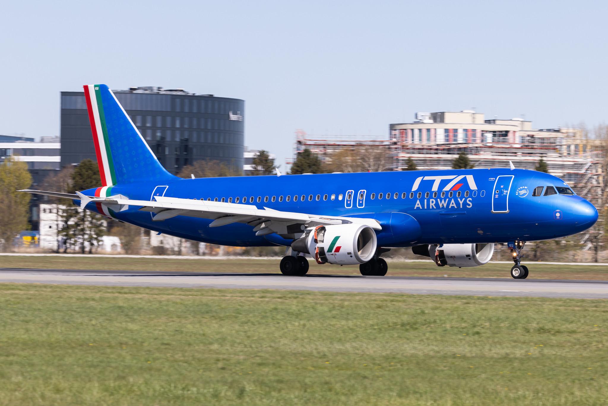 Hamburg Airport: ITA Airways (AZ / ITY) | Operator: Italia Trasporto Aereo |  Airbus A320-214 A320 | EI-IKU | MSN 1217