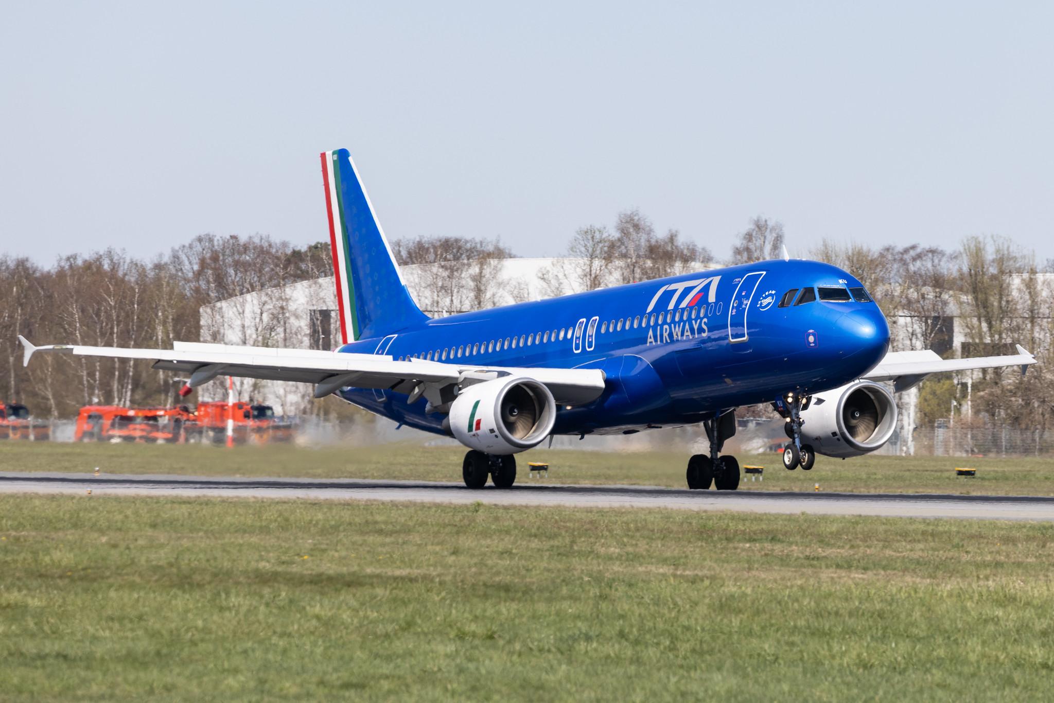 Hamburg Airport: ITA Airways (AZ / ITY) | Operator: Italia Trasporto Aereo |  Airbus A320-214 A320 | EI-IKU | MSN 1217