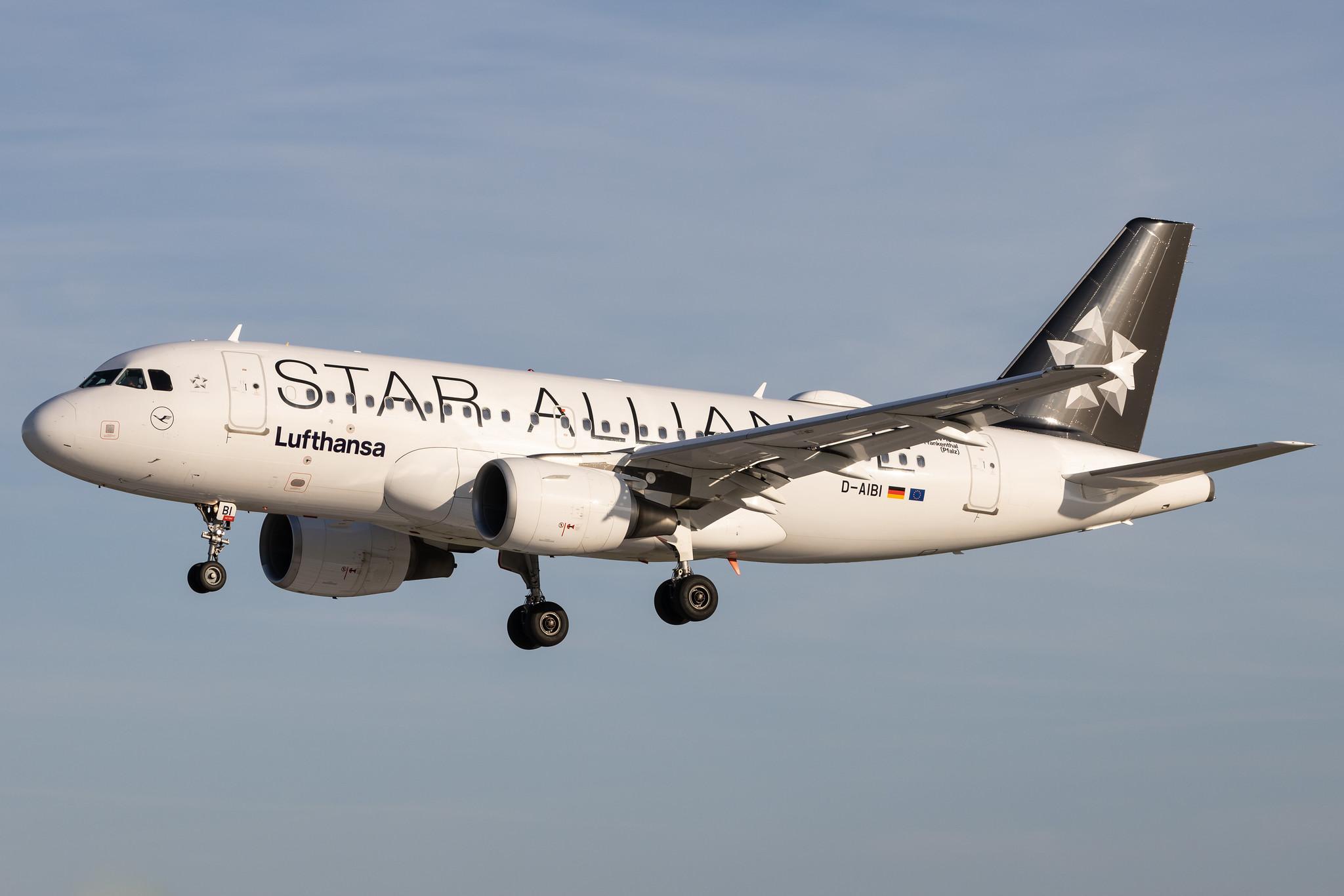 Hamburg Airport: Lufthansa (LH / DLH) |  Livery: Star Alliance Livery |  Airbus A319-112 A319 | D-AIBI | MSN 5284