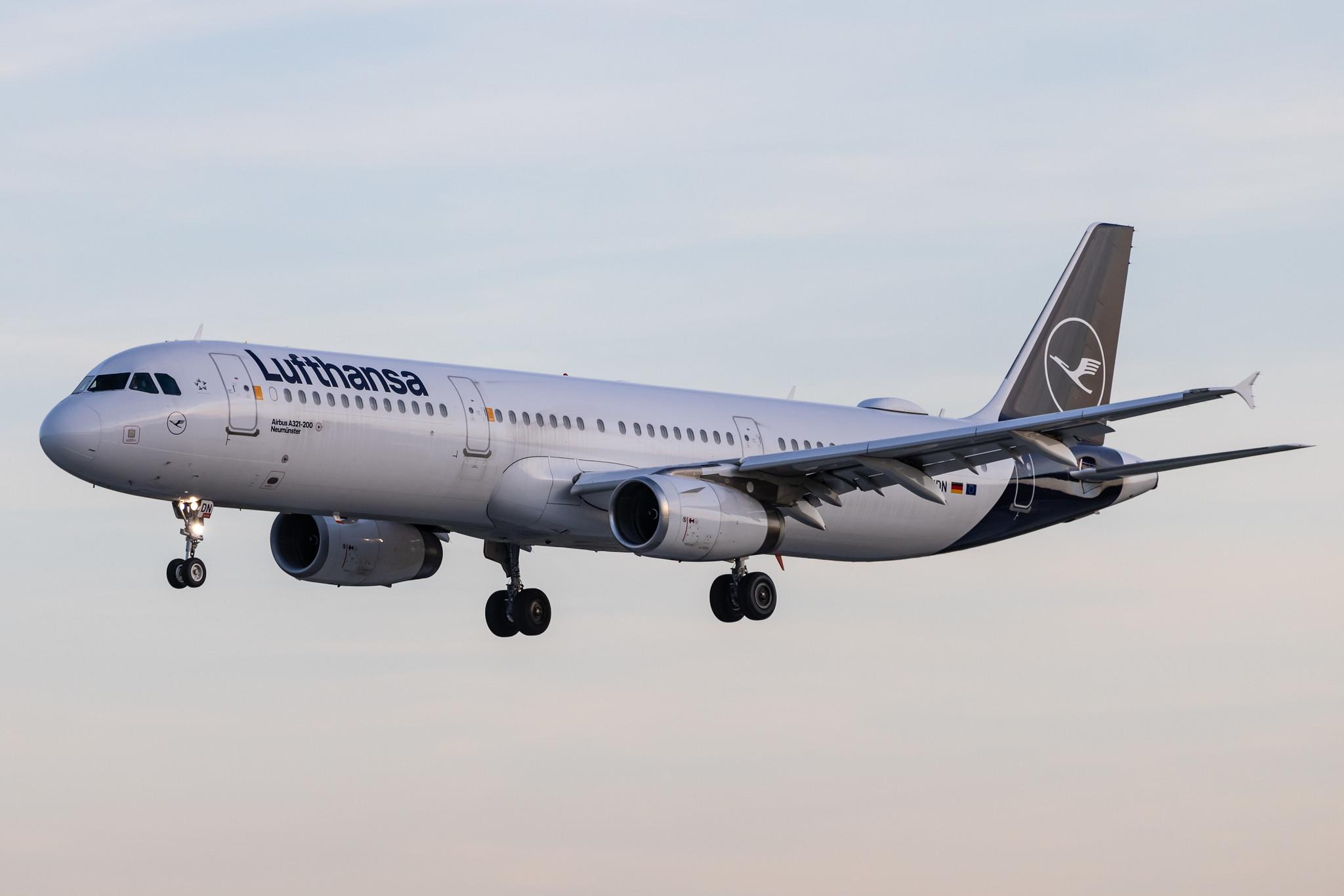 Hamburg Airport: Lufthansa (LH / DLH) |  Airbus A321-231 A321 | D-AIDN | MSN 4976