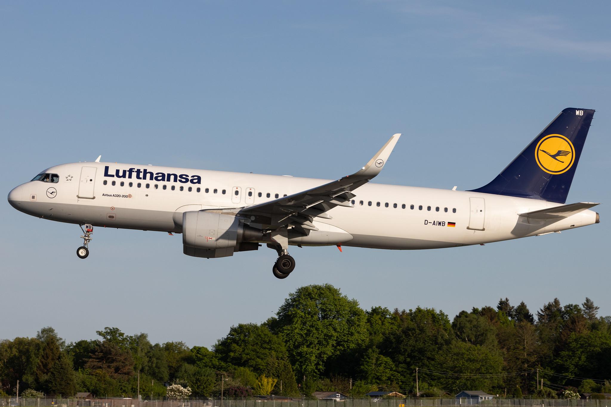 Hamburg Airport: Lufthansa (LH / DLH) |  Airbus A320-214 A320 | D-AIWB | MSN 7699