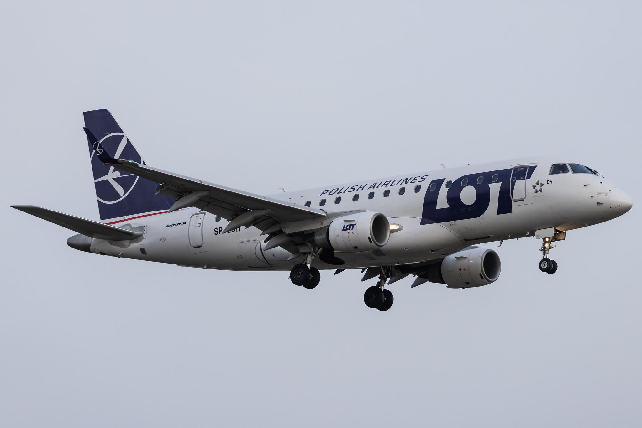 Hamburg Airport: LOT (LO / LOT) |  Embraer E170STD E170 | SP-LDH | MSN 17000069