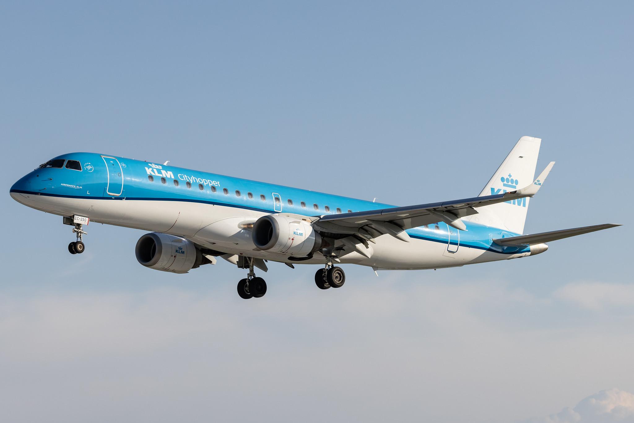 Hamburg Airport: KLM (KL / KLM) | Operator: KLM Cityhopper |  Embraer E190STD E190 | PH-EZC | MSN 19000250