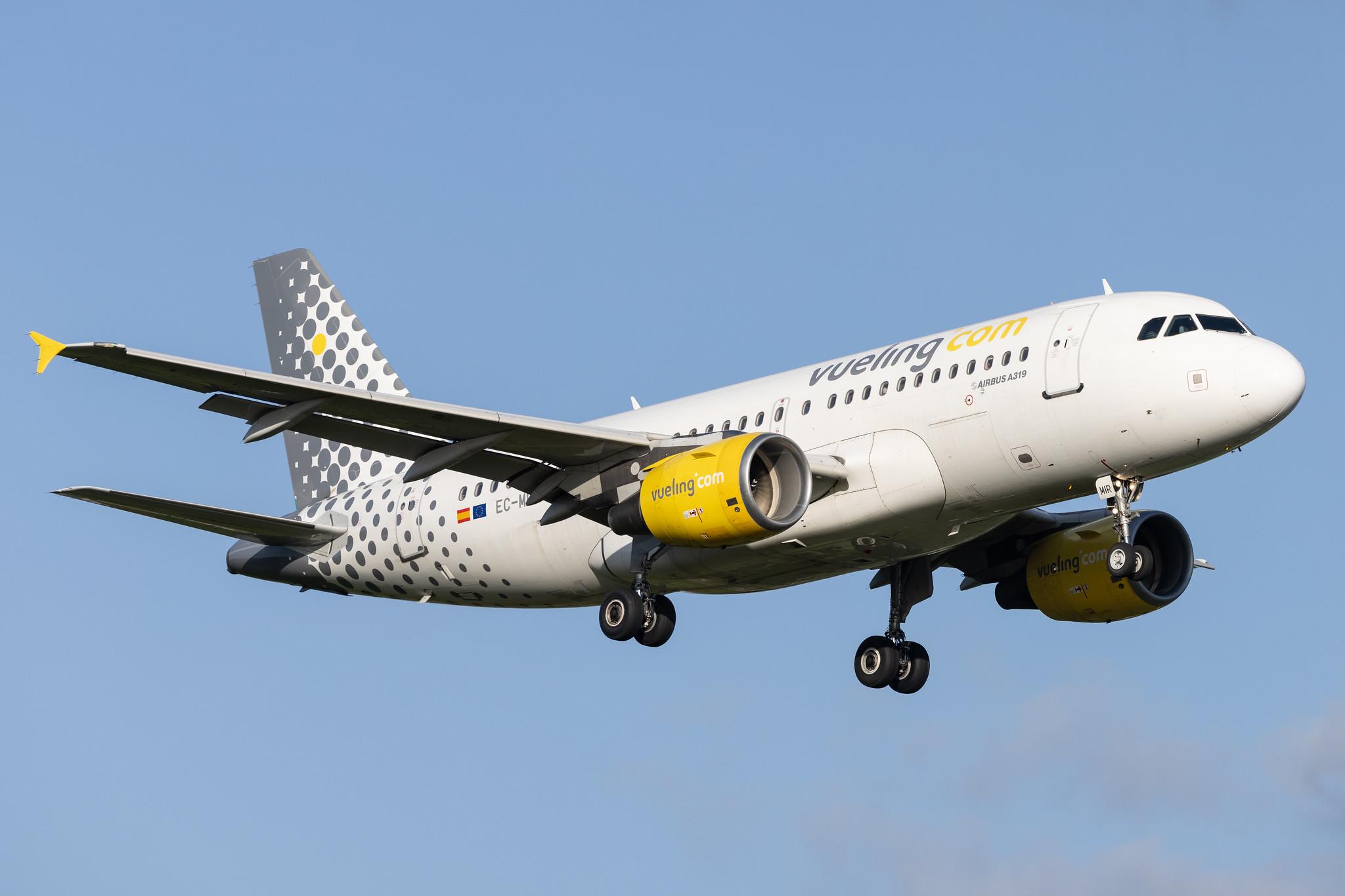 Hamburg Airport: Vueling (VY / VLG) |  Airbus A319-112 A319 | EC-MIR | MSN 03377