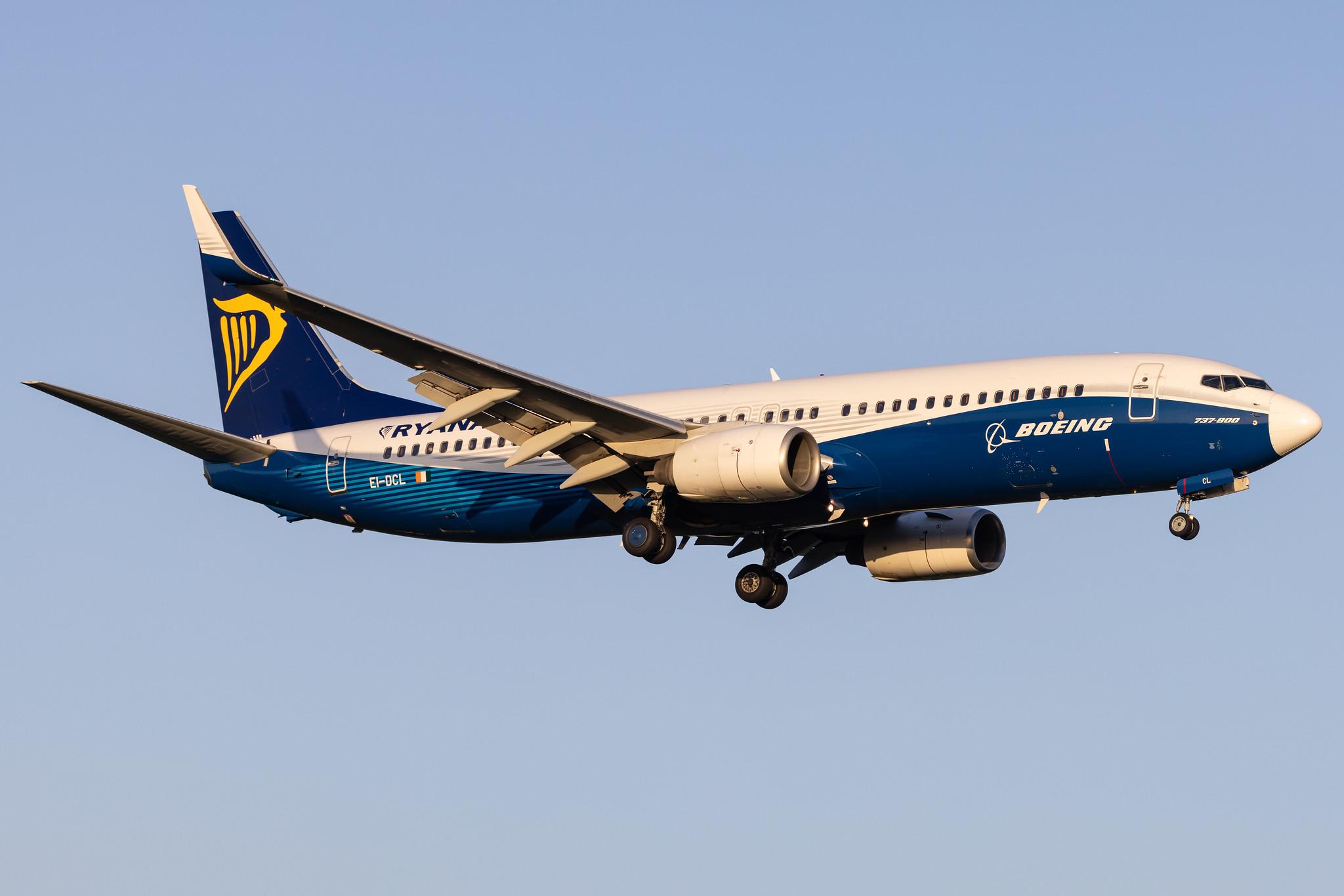 Hamburg Airport: Ryanair (FR / RYR) |  Livery: Dreamliner Livery |   B738 | EI-DCL | MSN 33806